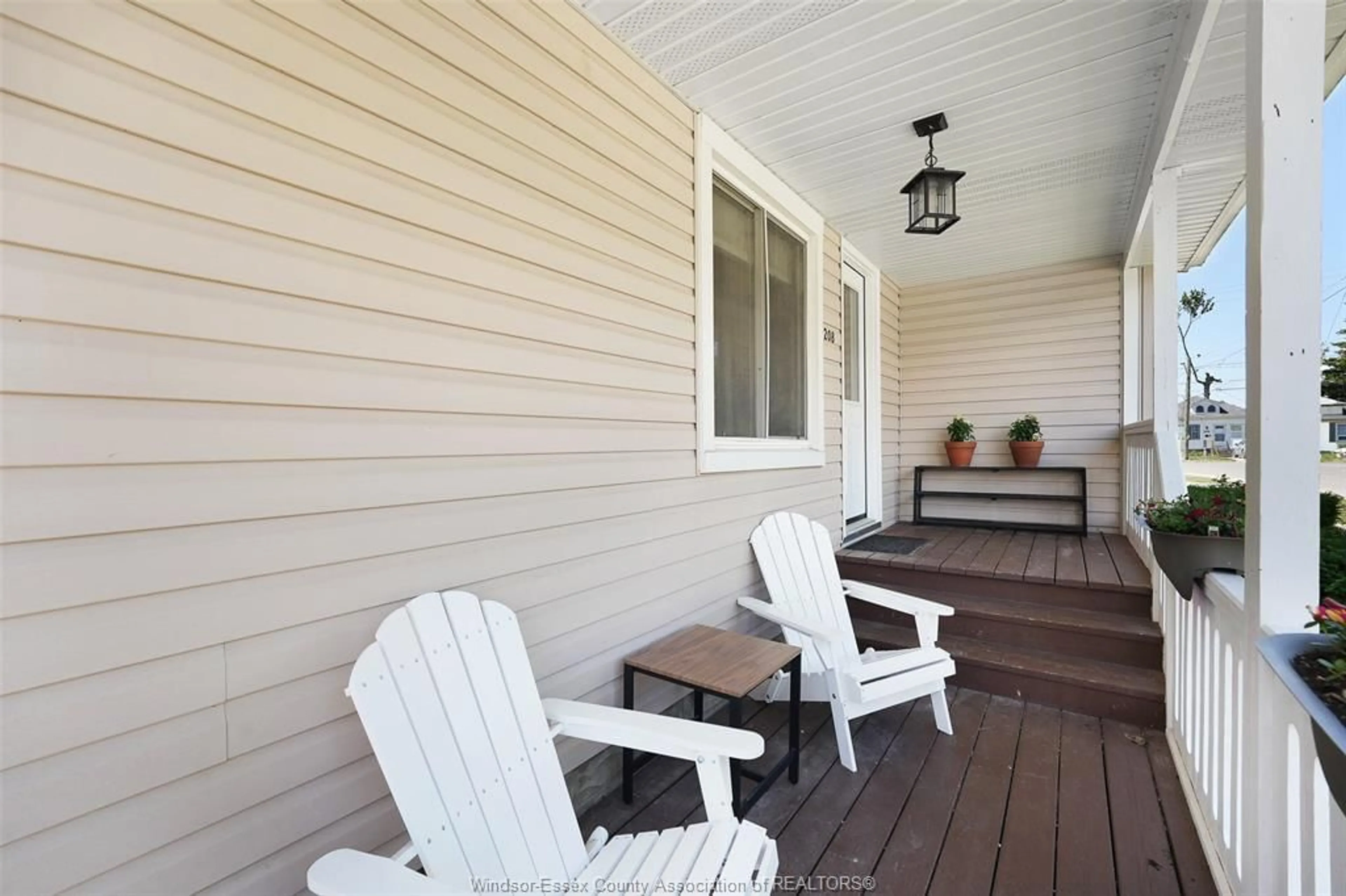 Patio, street for 208 Patteson Ave, Chatham Ontario N7M 1V1