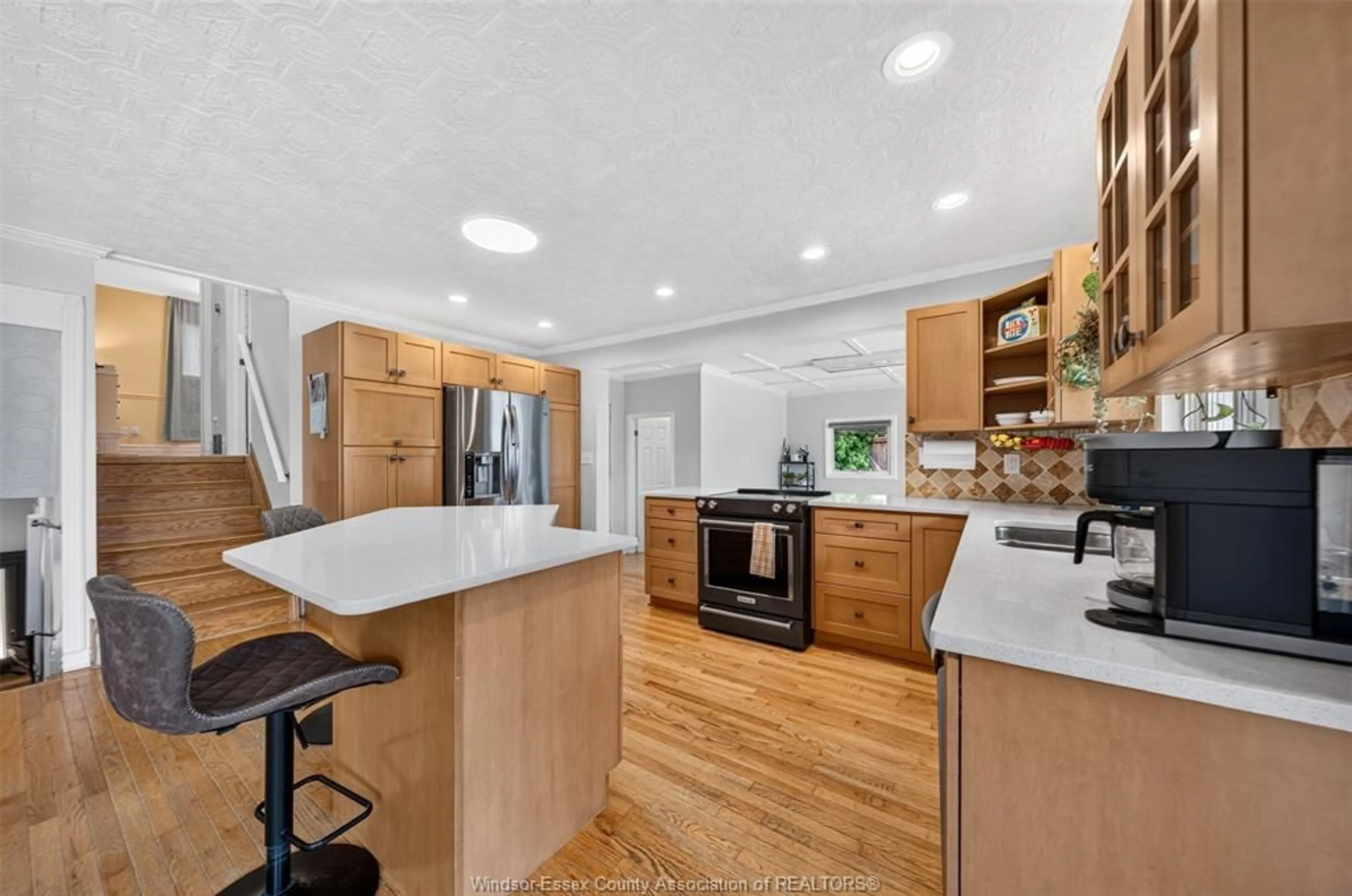 Open concept kitchen, unknown for 2 EARL Crt, Essex Ontario N8M 3E1