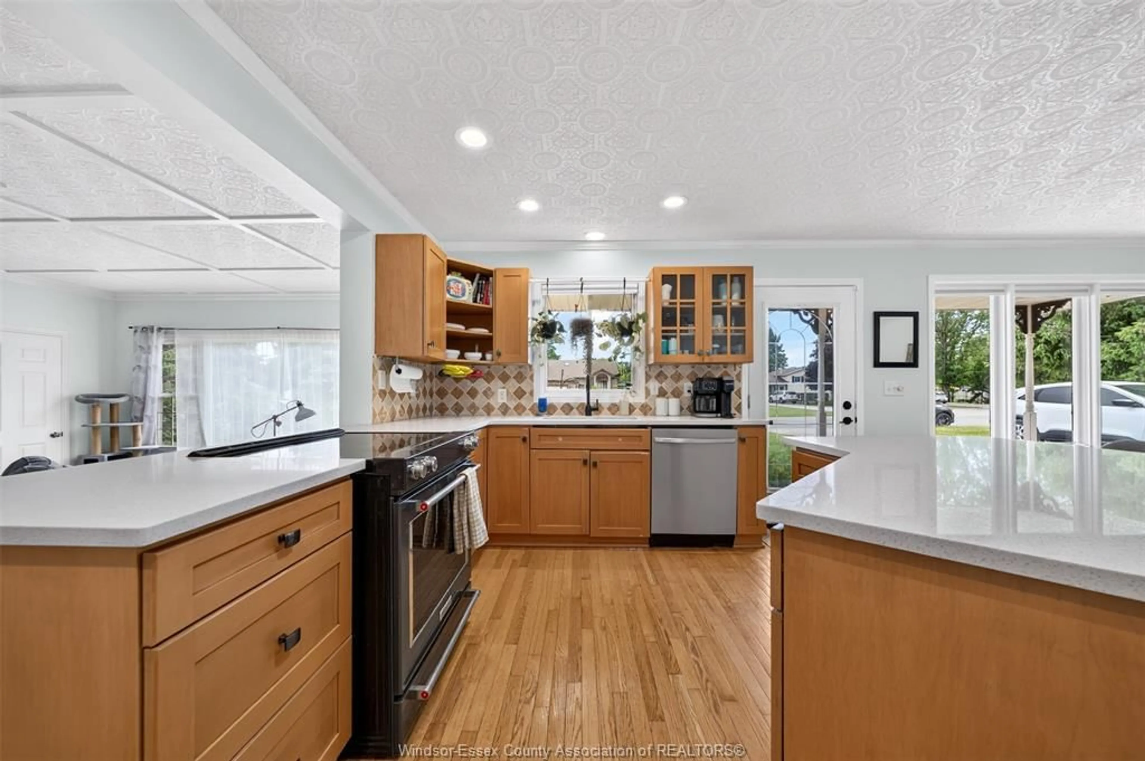 Open concept kitchen, unknown for 2 EARL Crt, Essex Ontario N8M 3E1