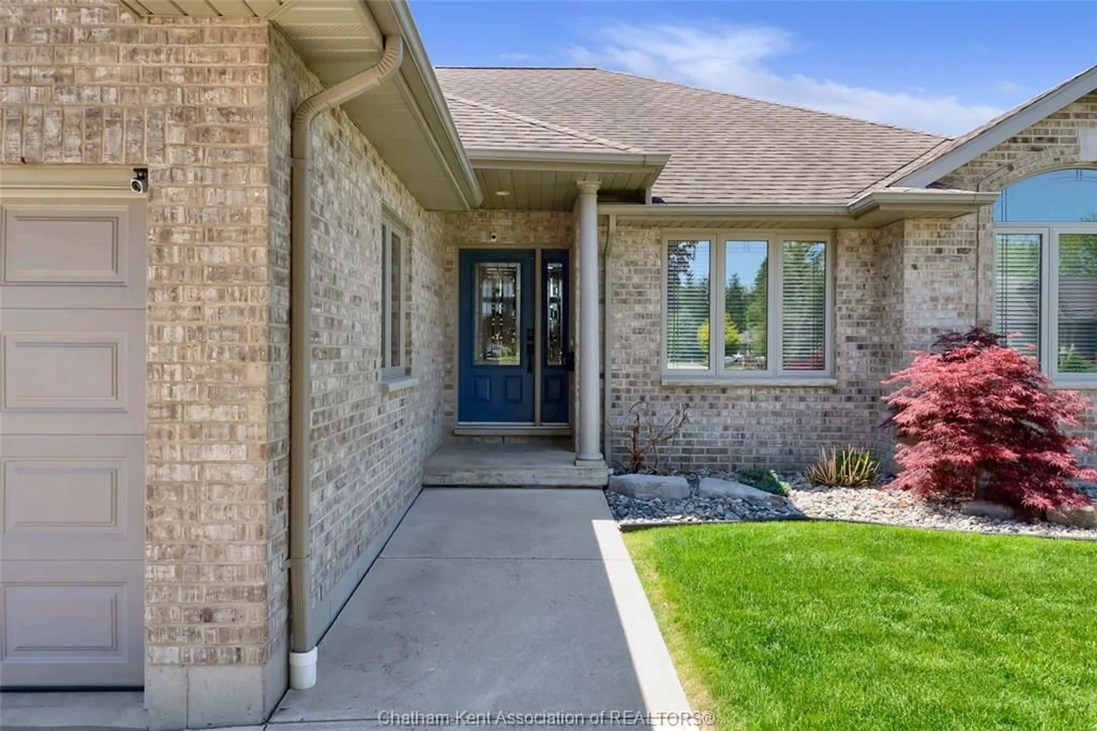 Home with brick exterior material, street for 19 Stonegate Walk, Chatham Ontario N7M 0A3
