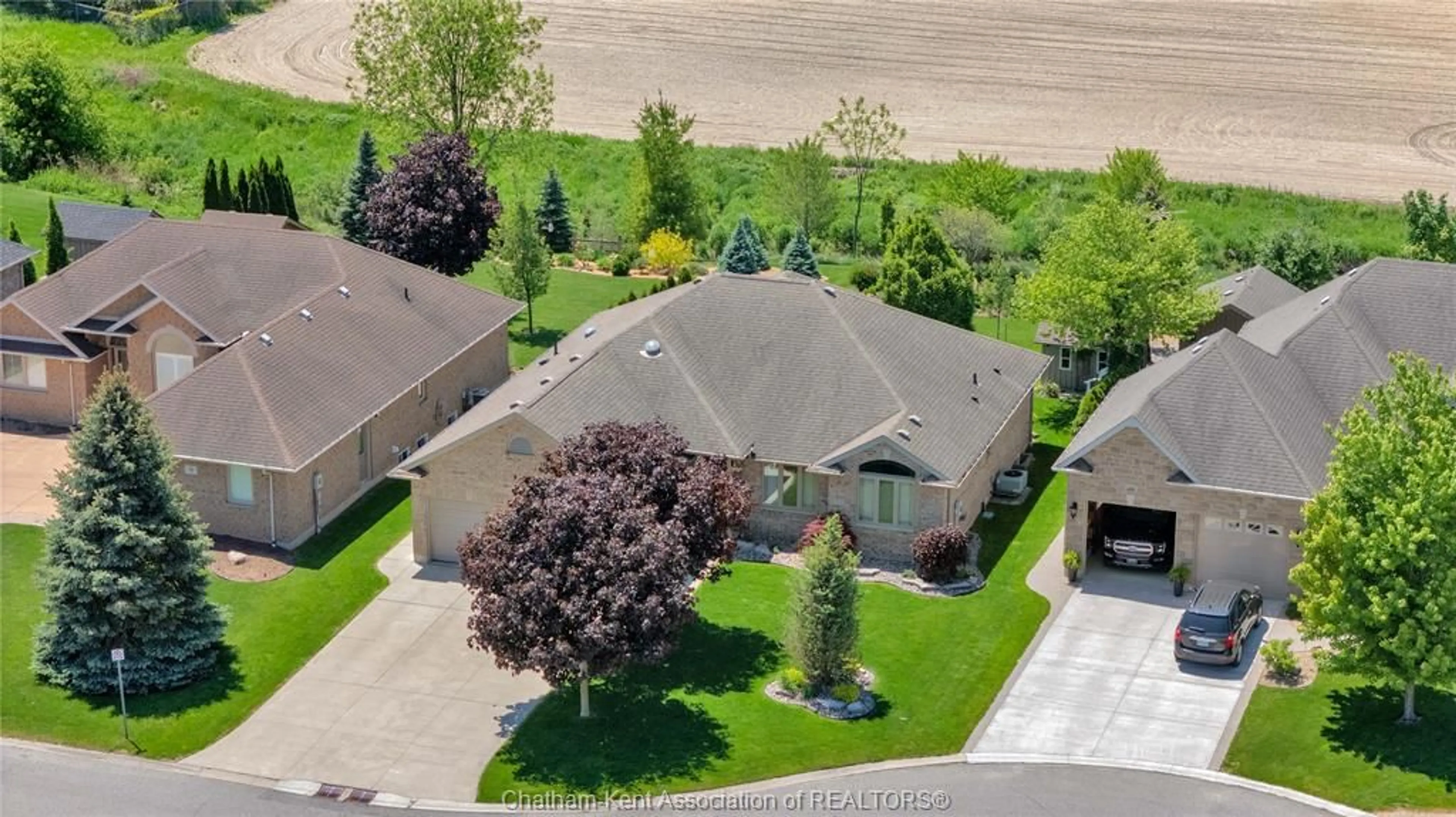 A pic from outside/outdoor area/front of a property/back of a property/a pic from drone, street for 19 Stonegate Walk, Chatham Ontario N7M 0A3