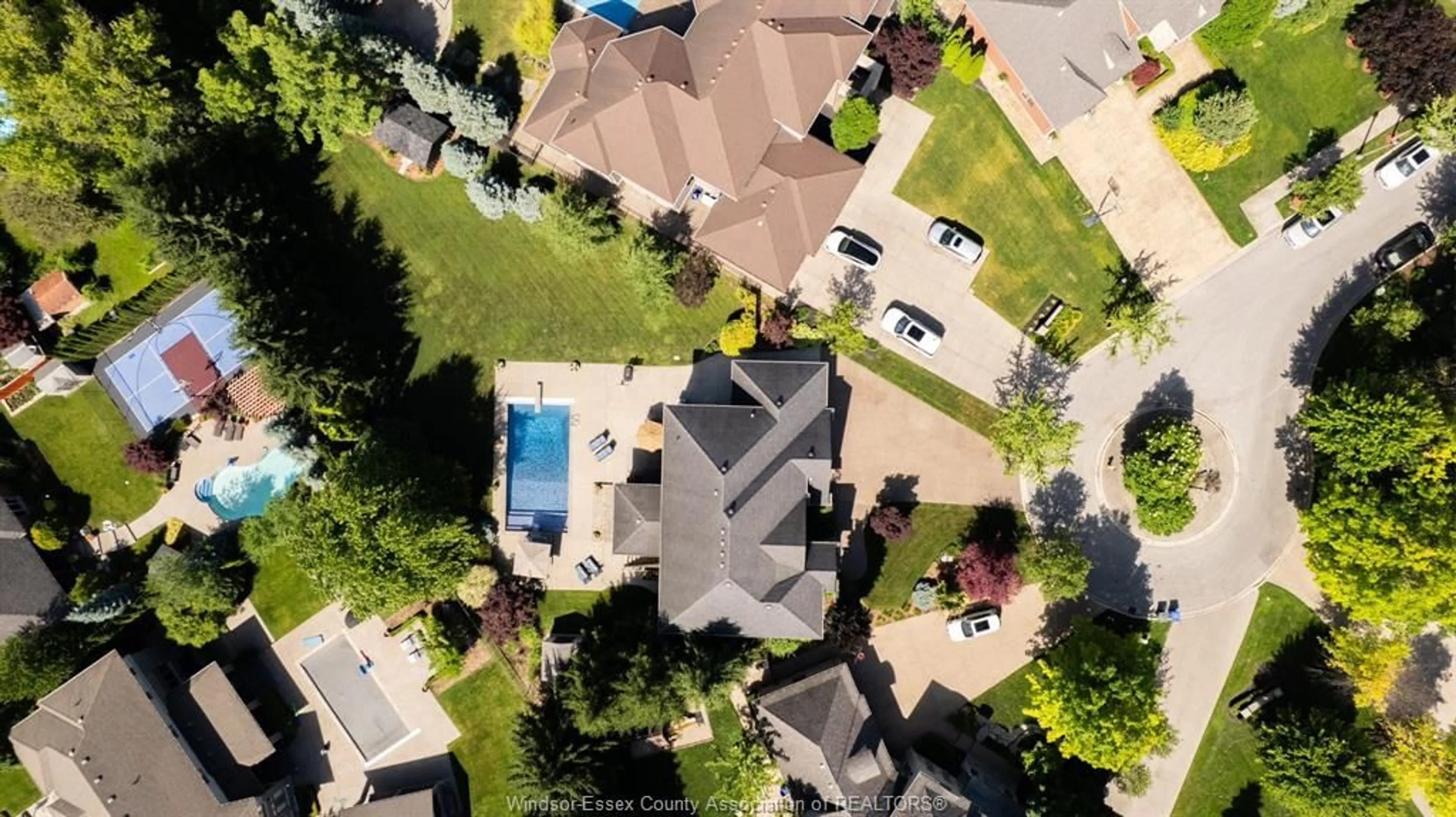 A pic from outside/outdoor area/front of a property/back of a property/a pic from drone, unknown for 1339 TUSCANY OAKS Dr, LaSalle Ontario N9J 0B6
