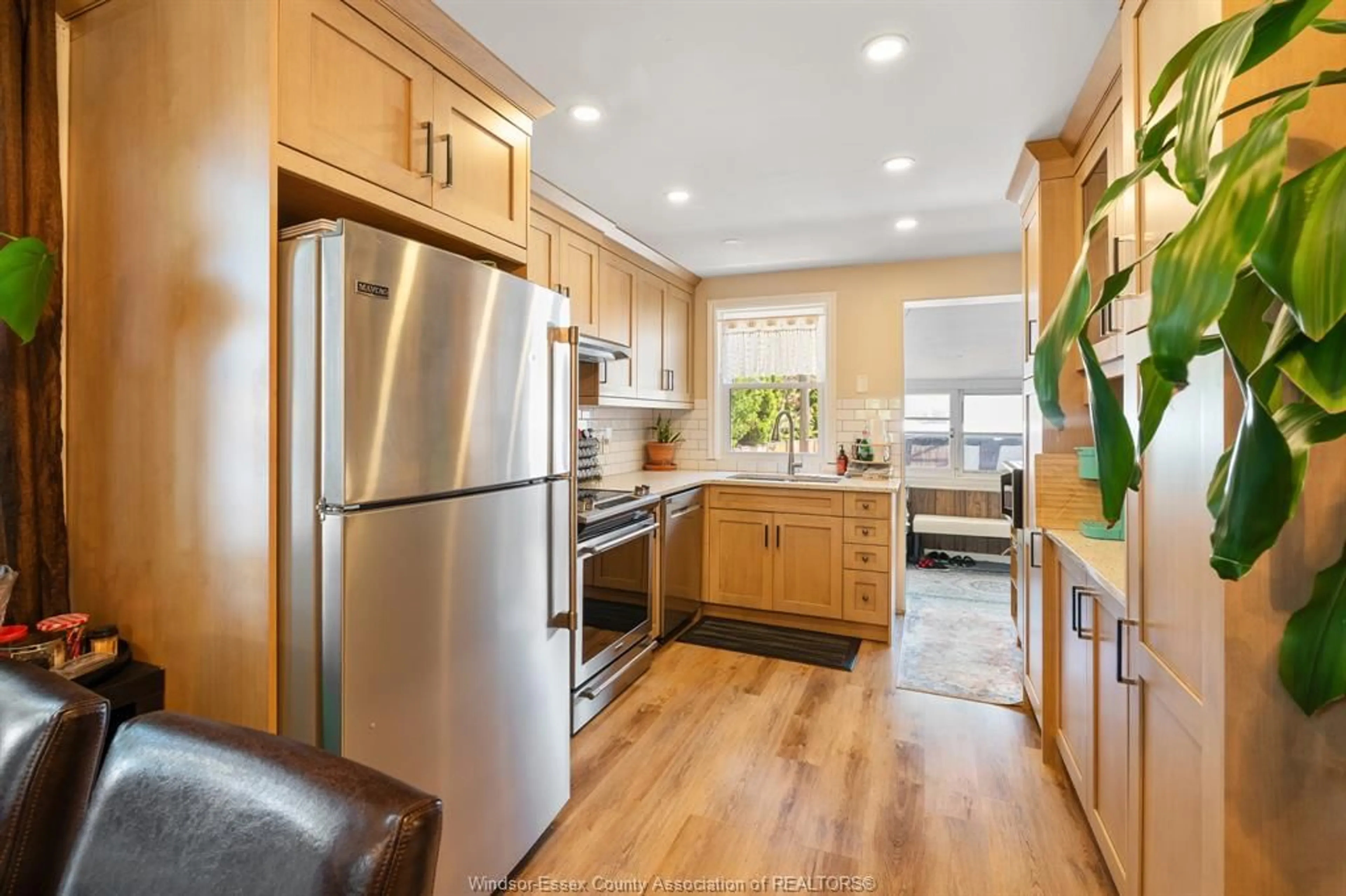Open concept kitchen, wood/laminate floor for 1220 BRUCE Ave, Windsor Ontario N8X 1X3