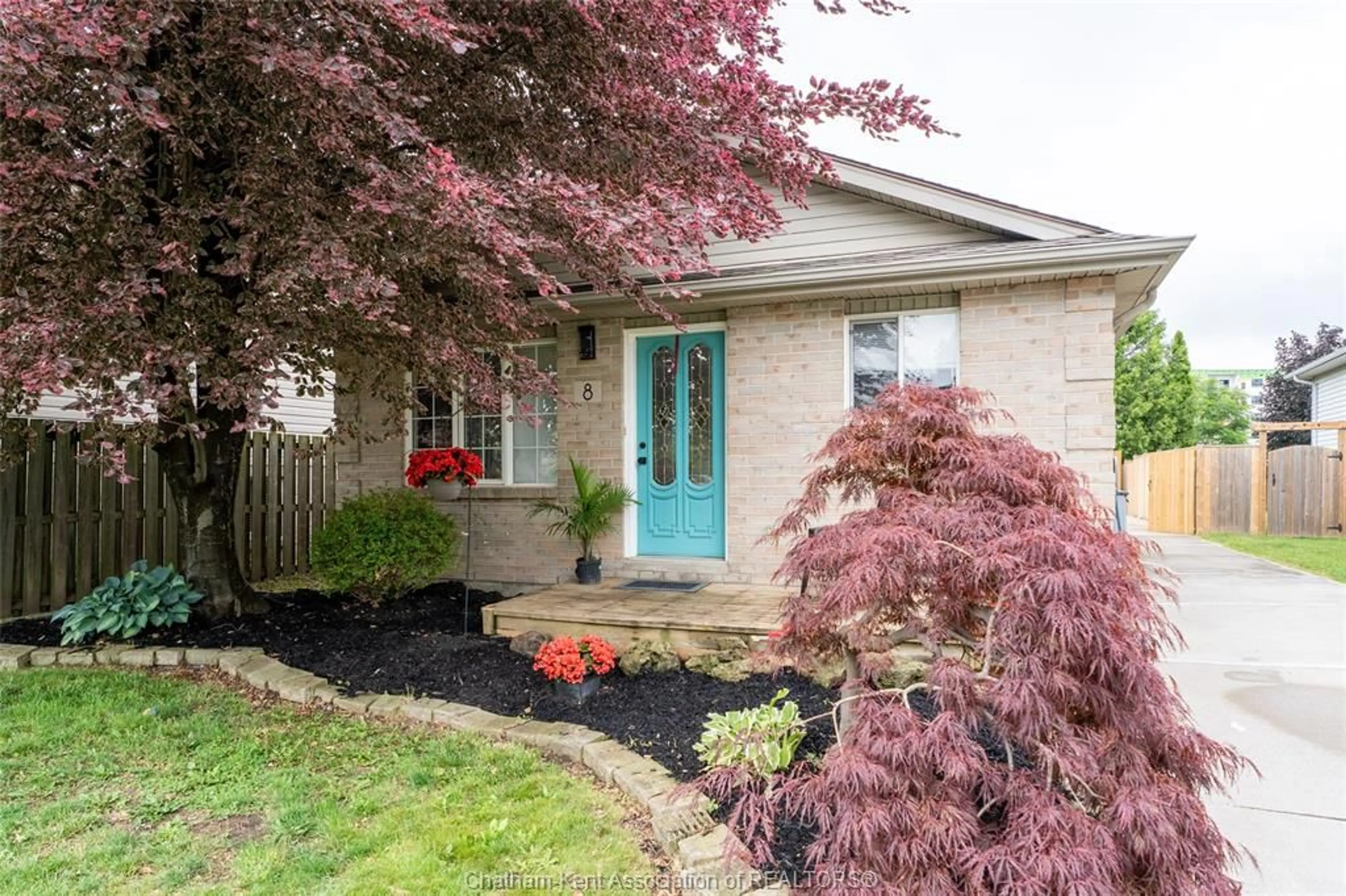 Unknown for 8 Hampton Crt, Chatham Ontario N7M 6K9
