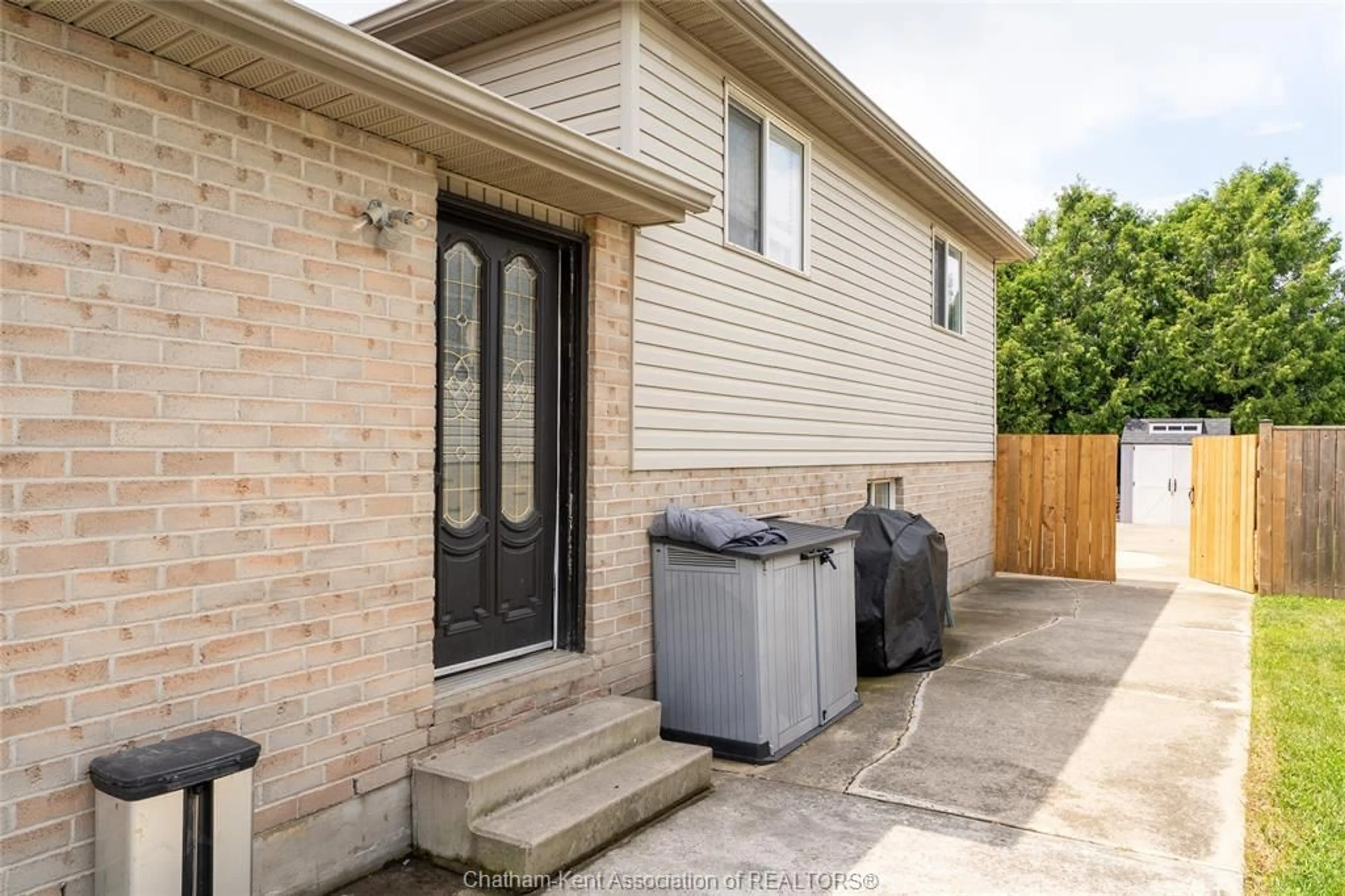 Unknown for 8 Hampton Crt, Chatham Ontario N7M 6K9