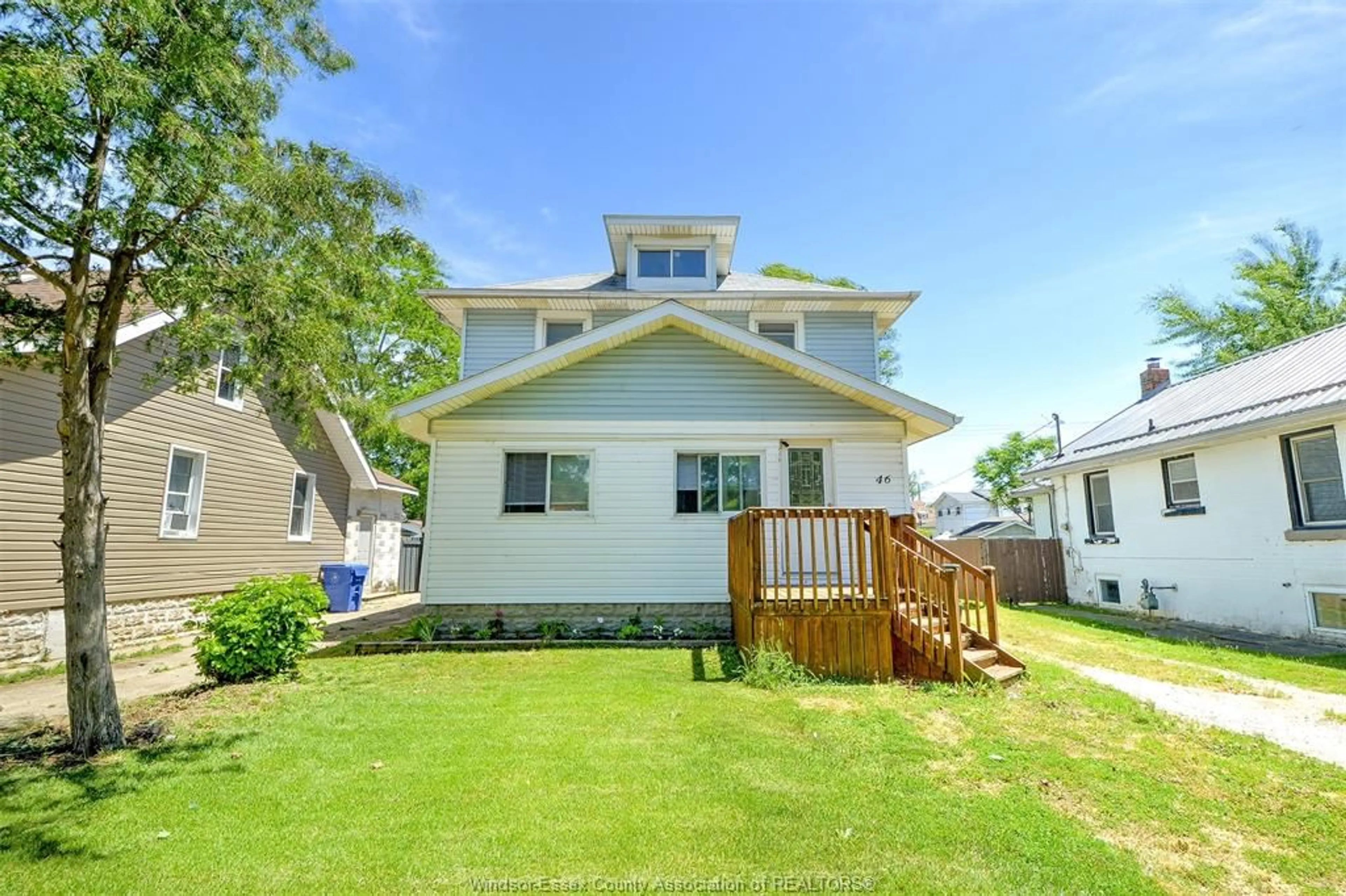 A pic from outside/outdoor area/front of a property/back of a property/a pic from drone, unknown for 46 CHESTNUT, Leamington Ontario N8H 3K3