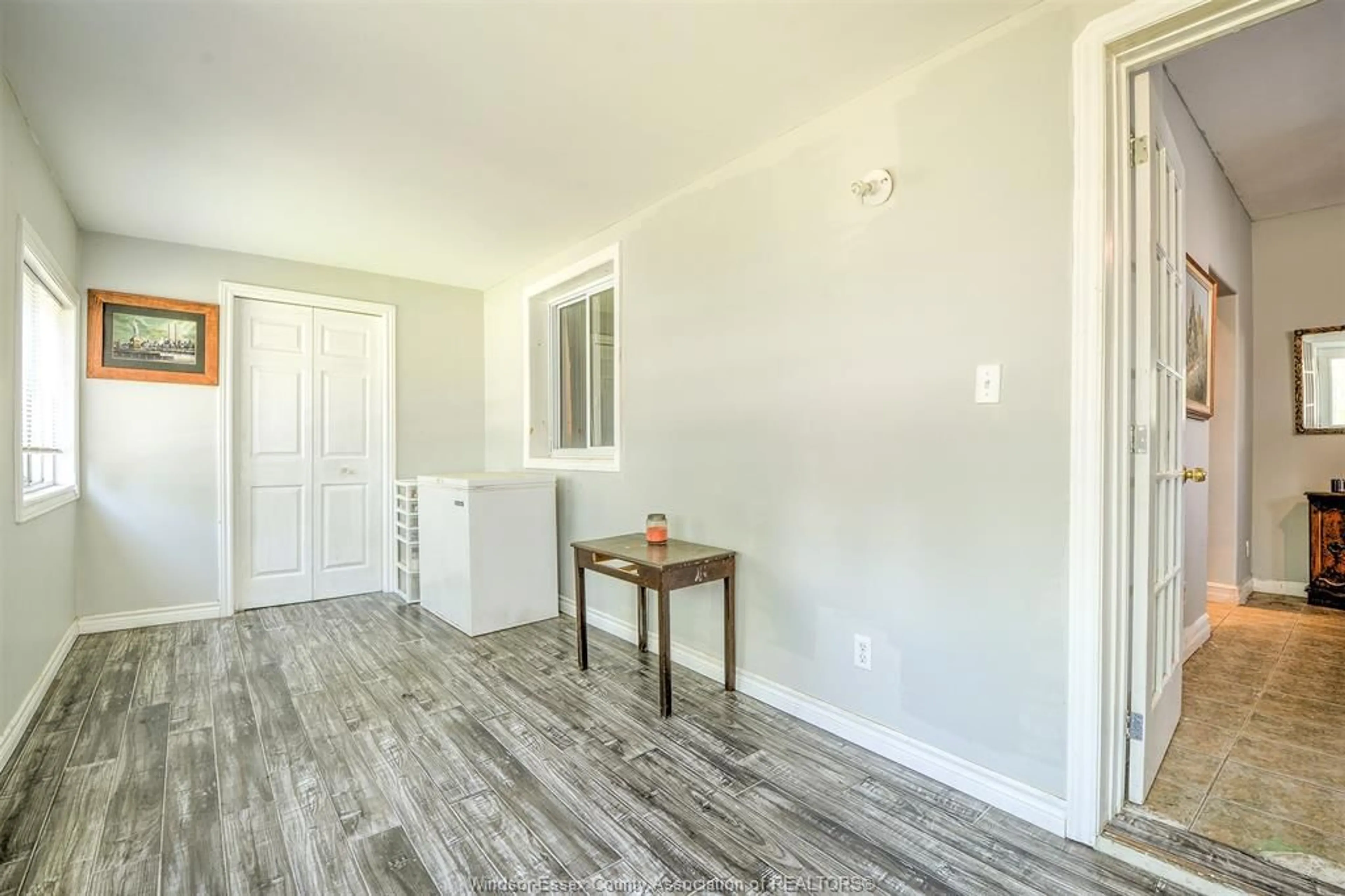 Indoor entryway for 46 CHESTNUT, Leamington Ontario N8H 3K3