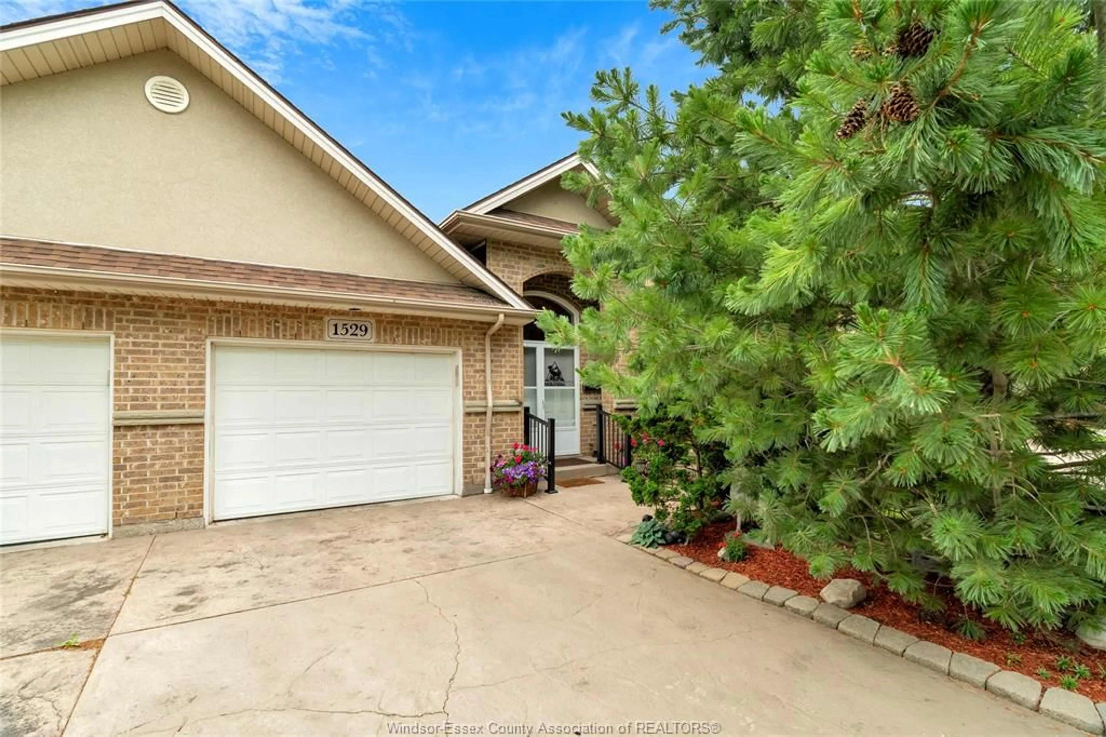 Home with brick exterior material, street for 1529 CHATEAU, Windsor Ontario N8P 1M3