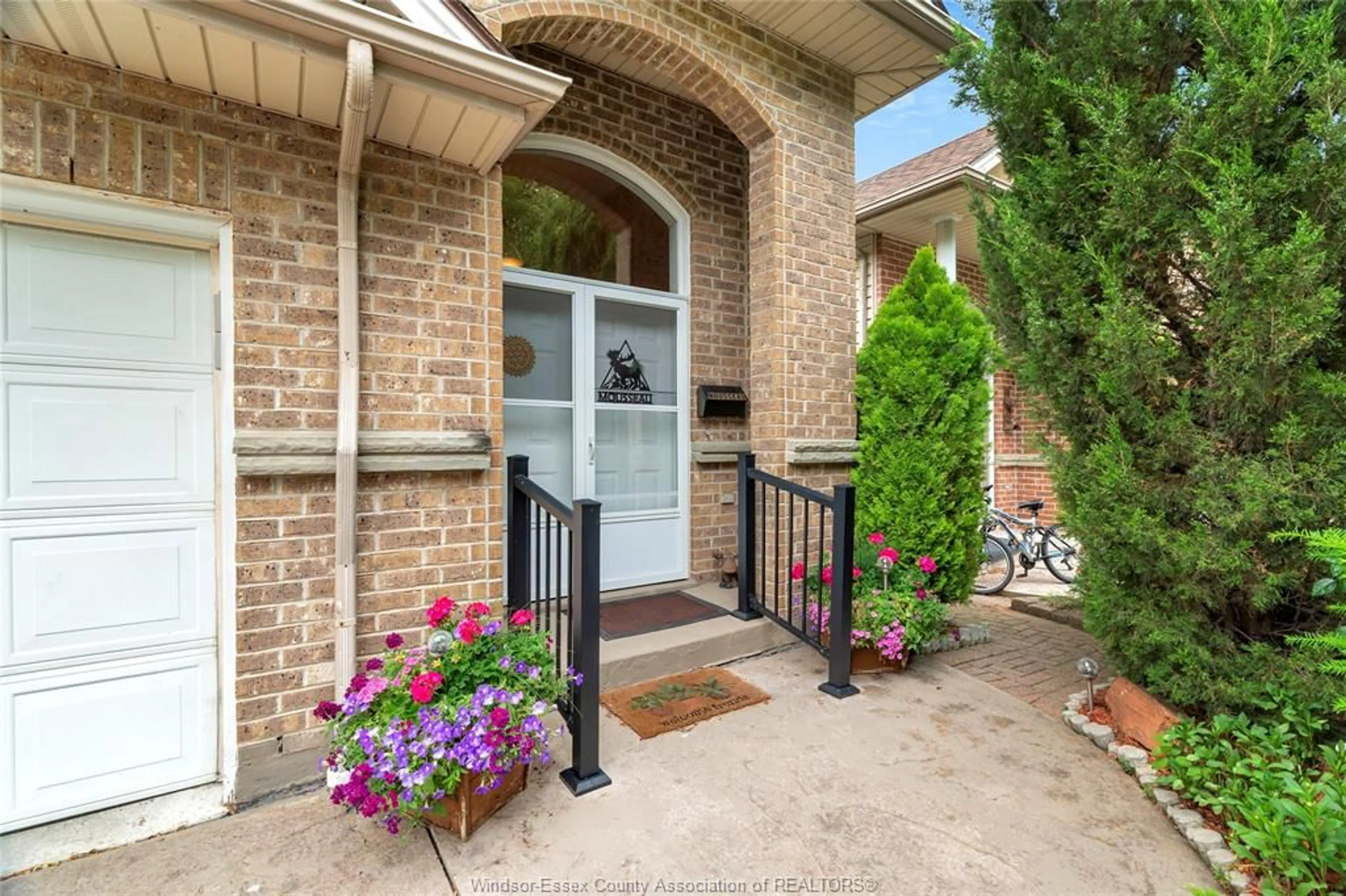 Unknown for 1529 CHATEAU, Windsor Ontario N8P 1M3
