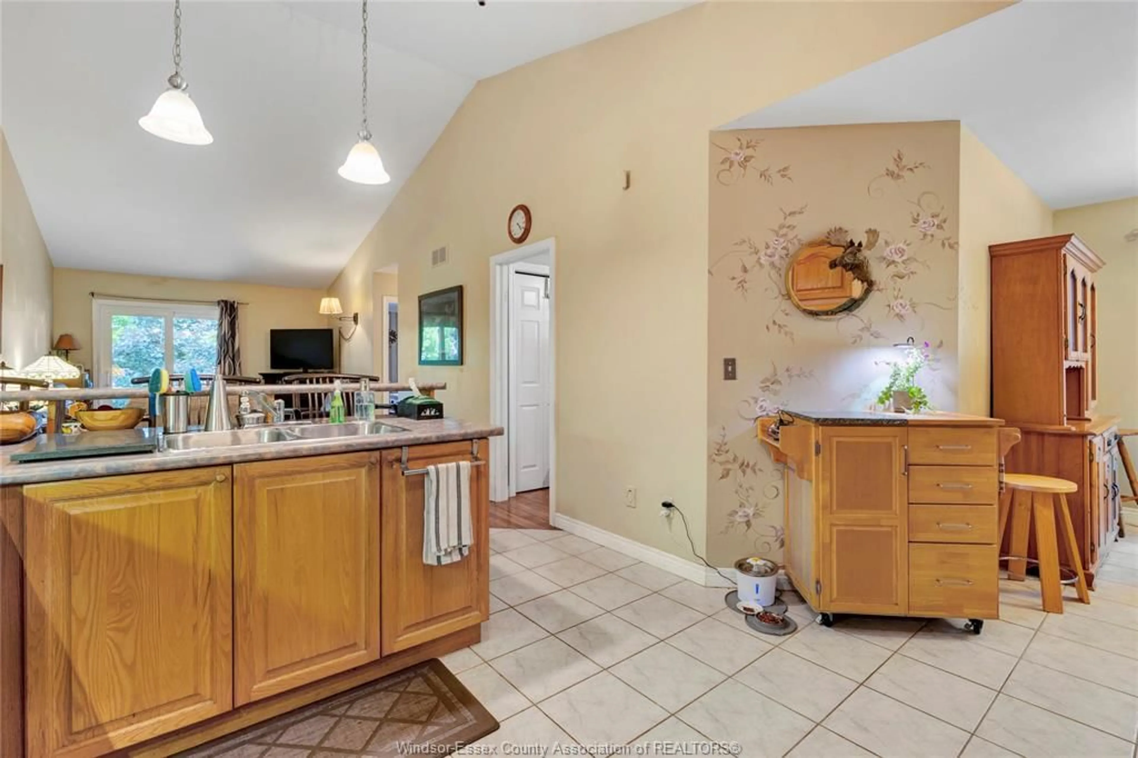 Open concept kitchen, ceramic/tile floor for 1529 CHATEAU, Windsor Ontario N8P 1M3