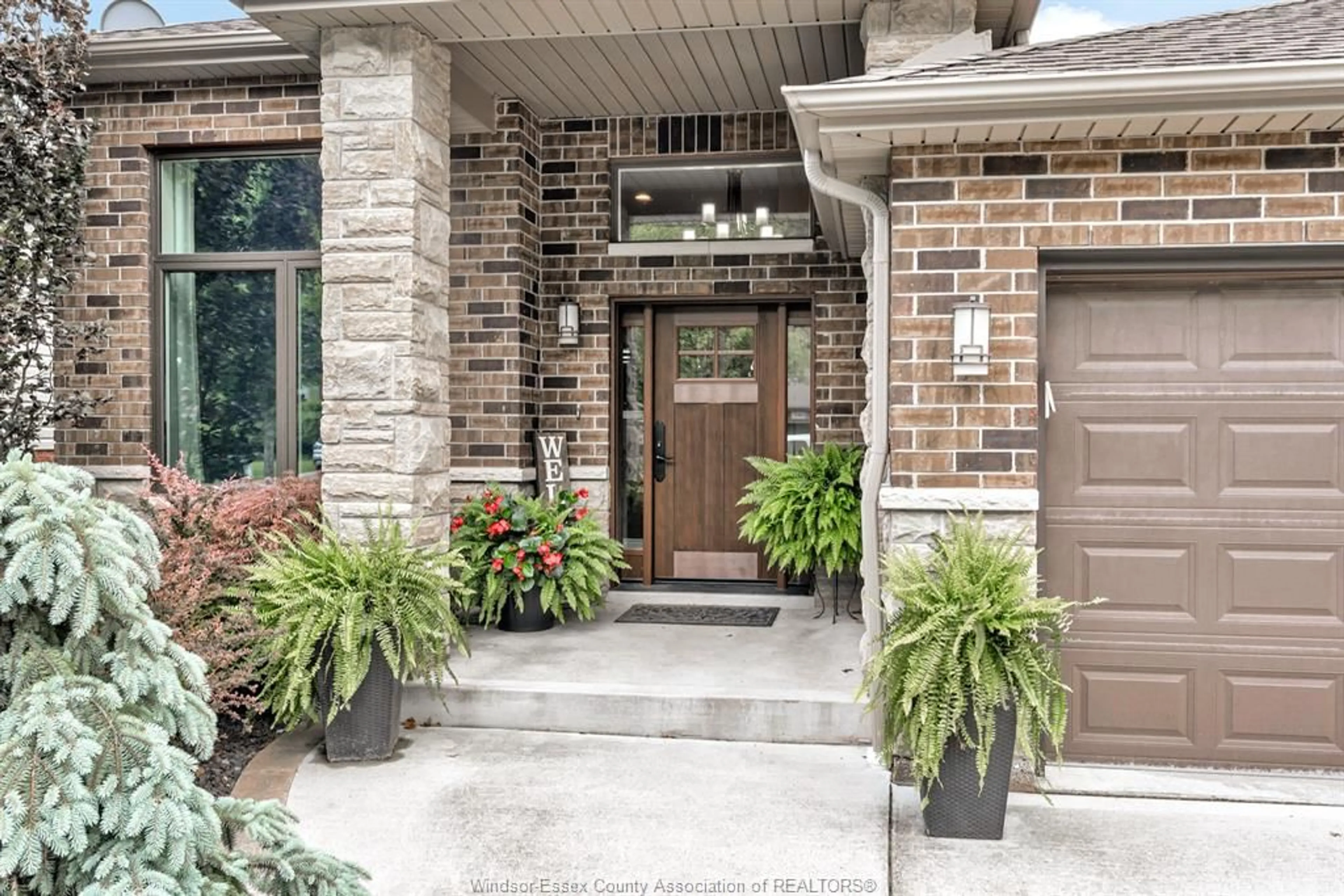 Home with brick exterior material, street for 660 INTERNATIONAL Ave, LaSalle Ontario N9J 0A5