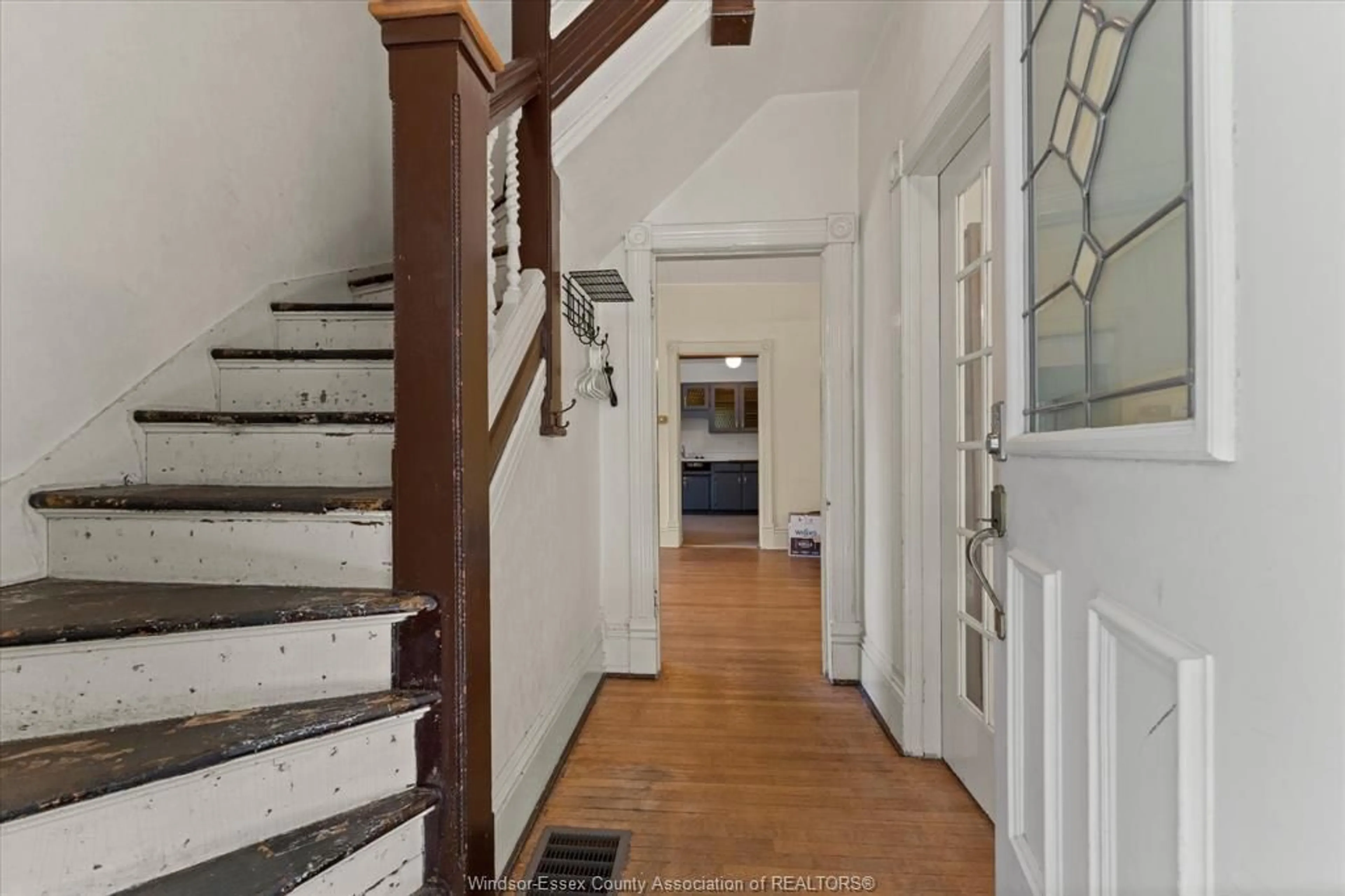 Indoor foyer for 5 Carlyle, Tilbury Ontario N0P 2L0
