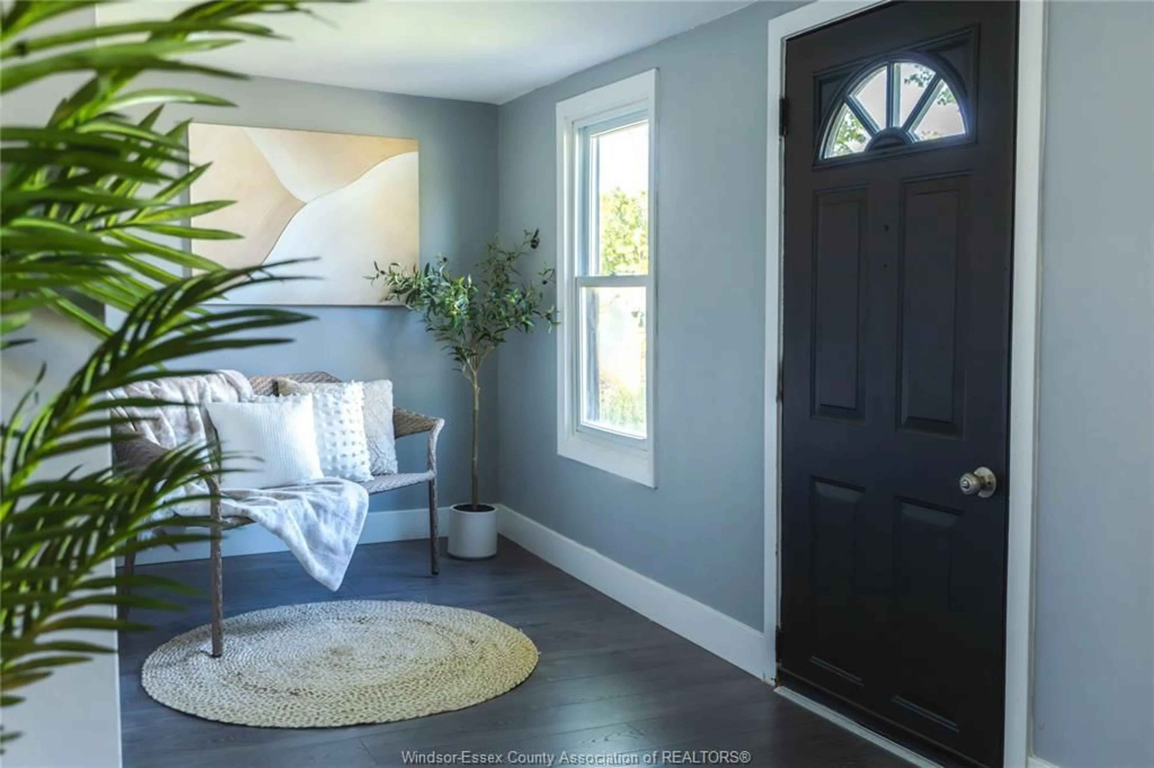 Indoor entryway for 622 LABUTE St, Tecumseh Ontario N8N 2B3
