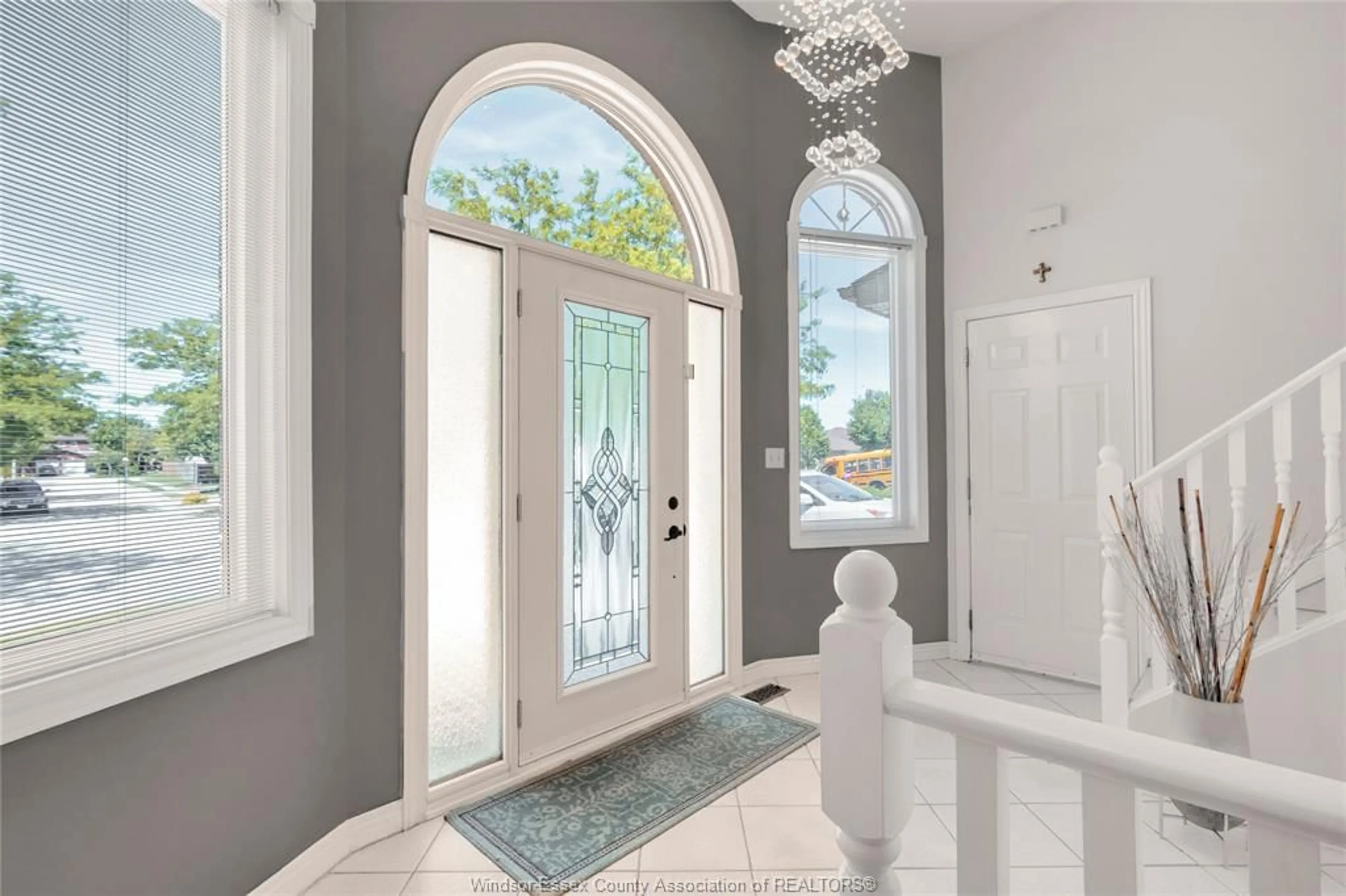 Indoor entryway for 1078 TREVERTON, Windsor Ontario N8P 1S5