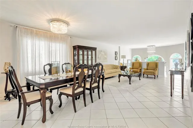 1078 TREVERTON, Windsor 5