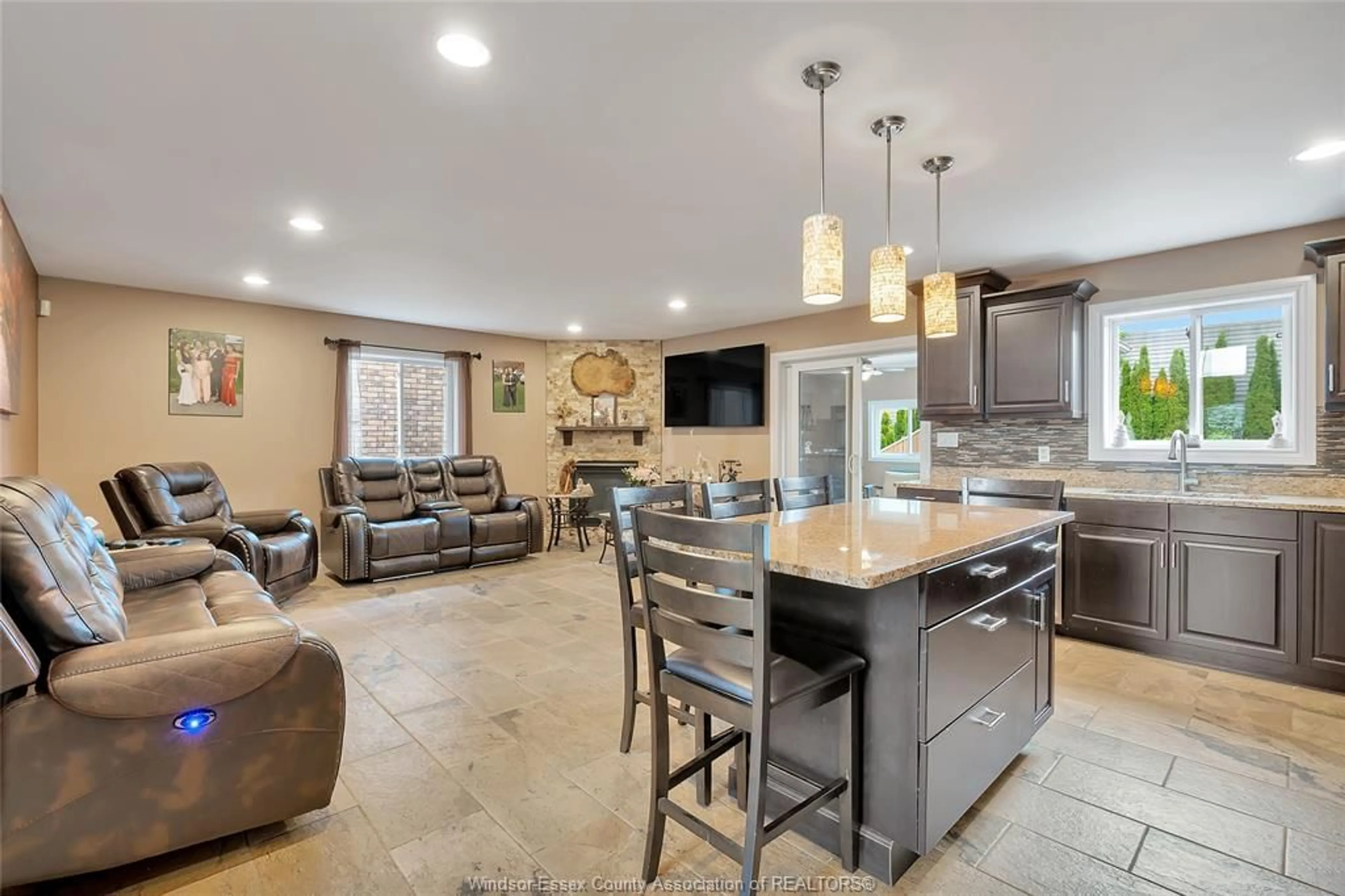 Open concept kitchen, ceramic/tile floor for 2264 DANDURAND, Windsor Ontario N9E 4Z7