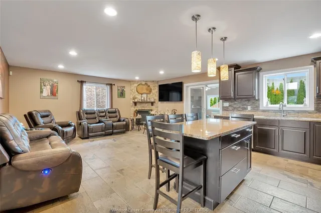 2264 DANDURAND, Windsor 4