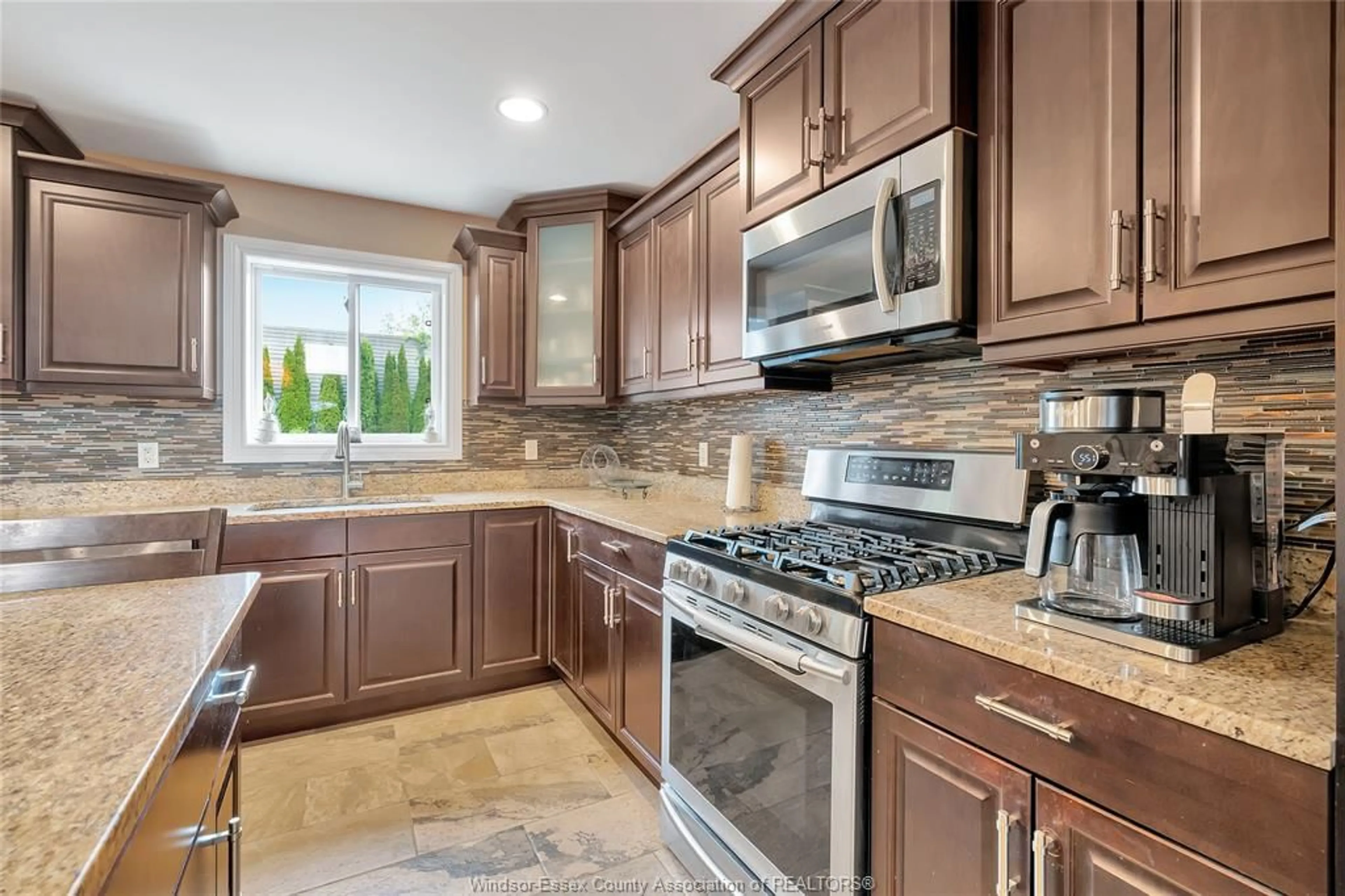 Open concept kitchen, ceramic/tile floor for 2264 DANDURAND, Windsor Ontario N9E 4Z7