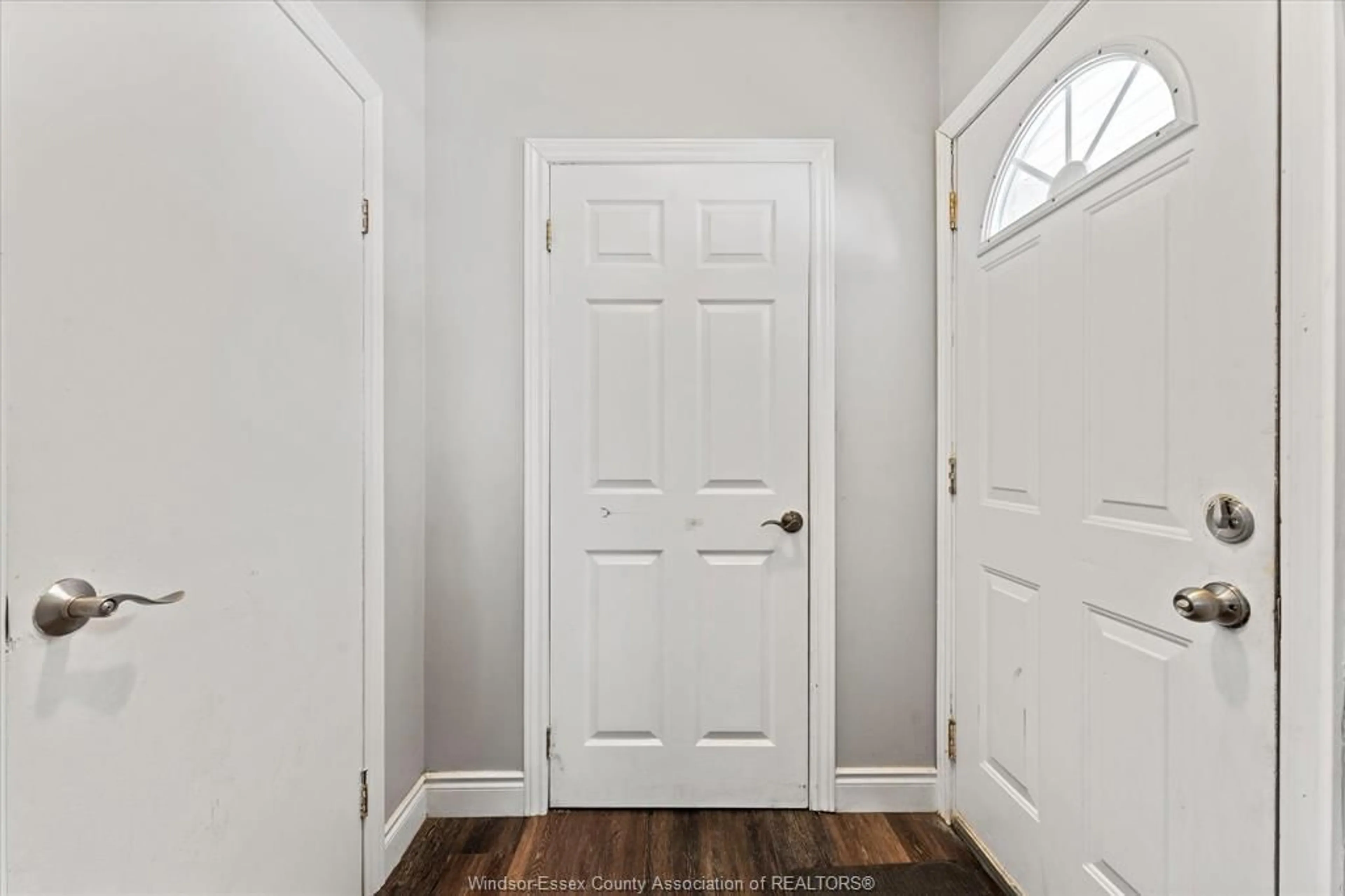 Indoor entryway for 1384 PILLETTE Rd, Windsor Ontario N8Y 3B9