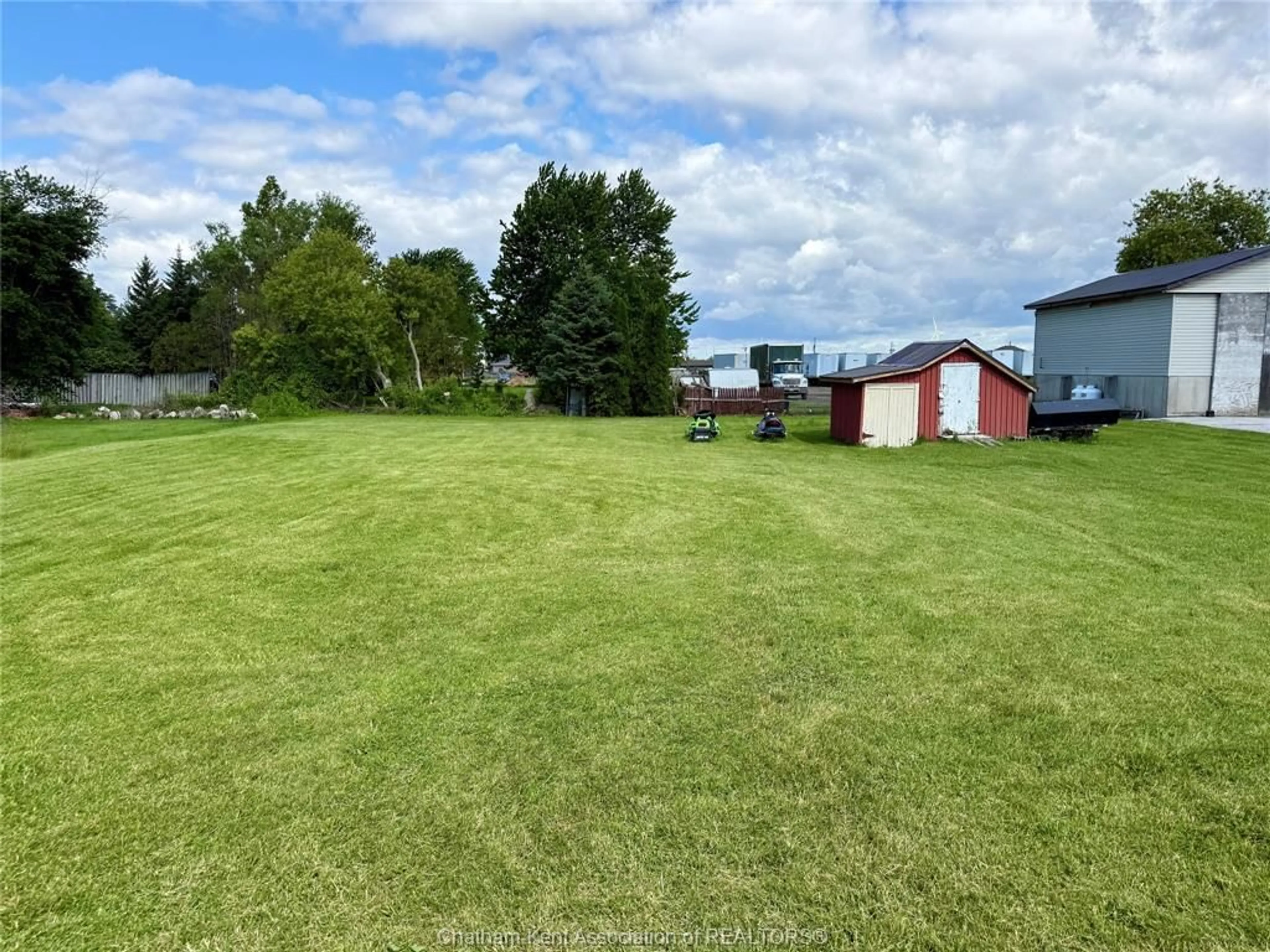 A pic from outside/outdoor area/front of a property/back of a property/a pic from drone, unknown for 25 CATHCART St, Blenheim Ontario N0P 1A0