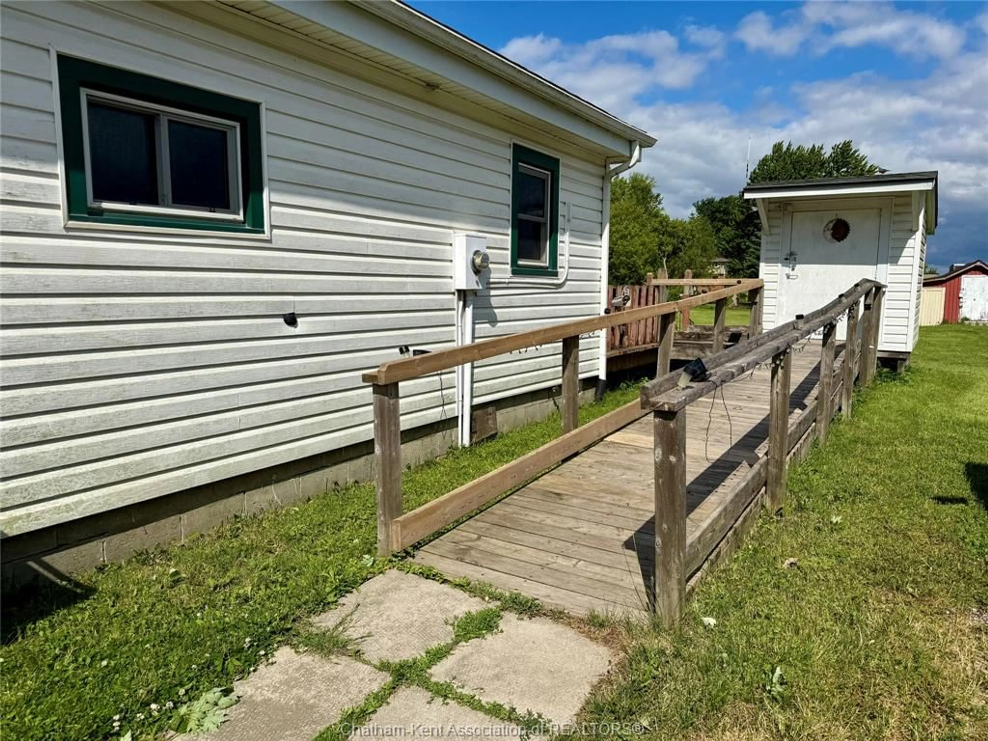 A pic from outside/outdoor area/front of a property/back of a property/a pic from drone, street for 25 CATHCART St, Blenheim Ontario N0P 1A0