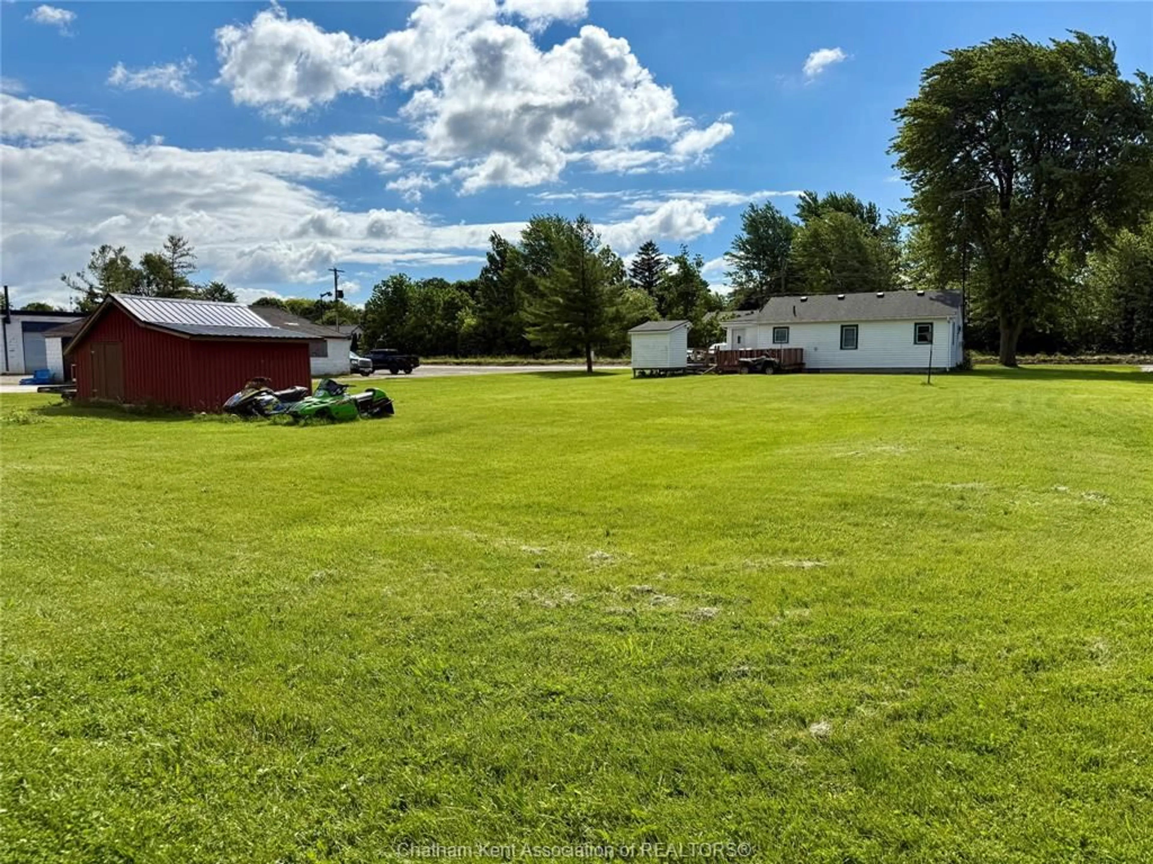 A pic from outside/outdoor area/front of a property/back of a property/a pic from drone, unknown for 25 CATHCART St, Blenheim Ontario N0P 1A0