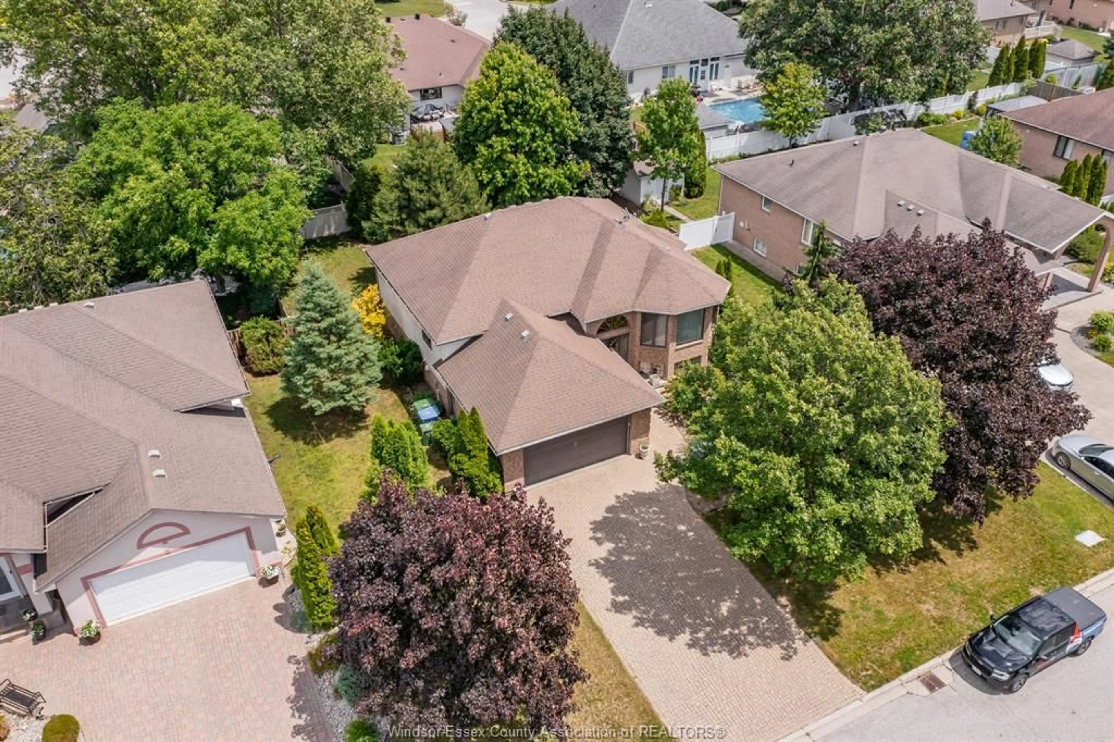 A pic from outside/outdoor area/front of a property/back of a property/a pic from drone, street for 1694 CHORNOBY, Tecumseh Ontario N8N 5A1
