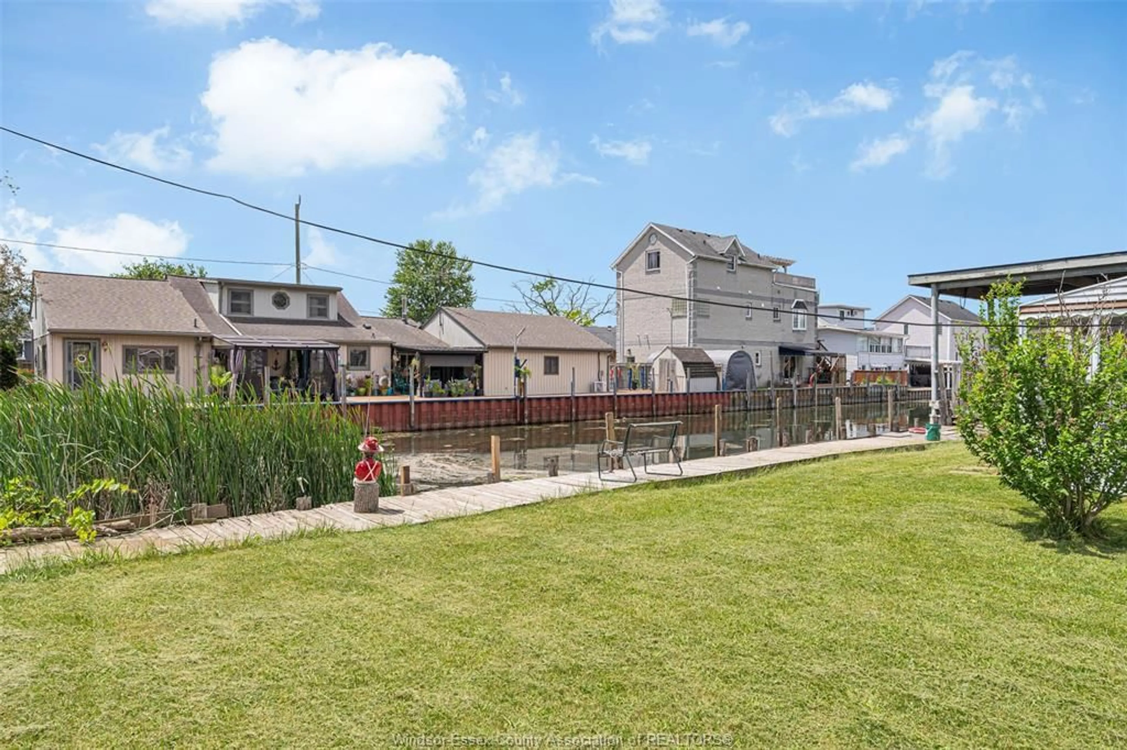 Patio, street for 22 MANHATTAN St, LaSalle Ontario N9J 2L7