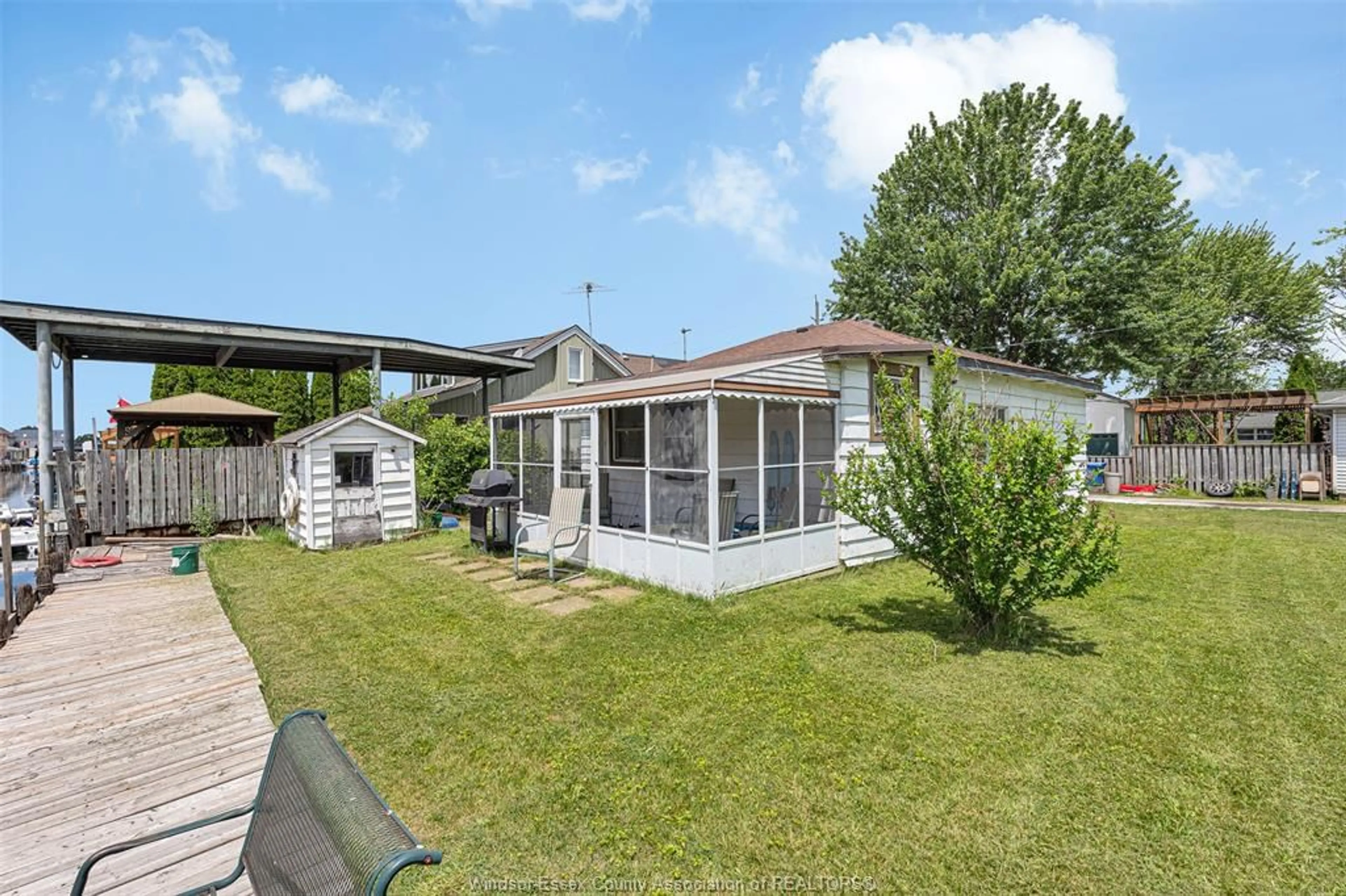 Unknown for 22 MANHATTAN St, LaSalle Ontario N9J 2L7