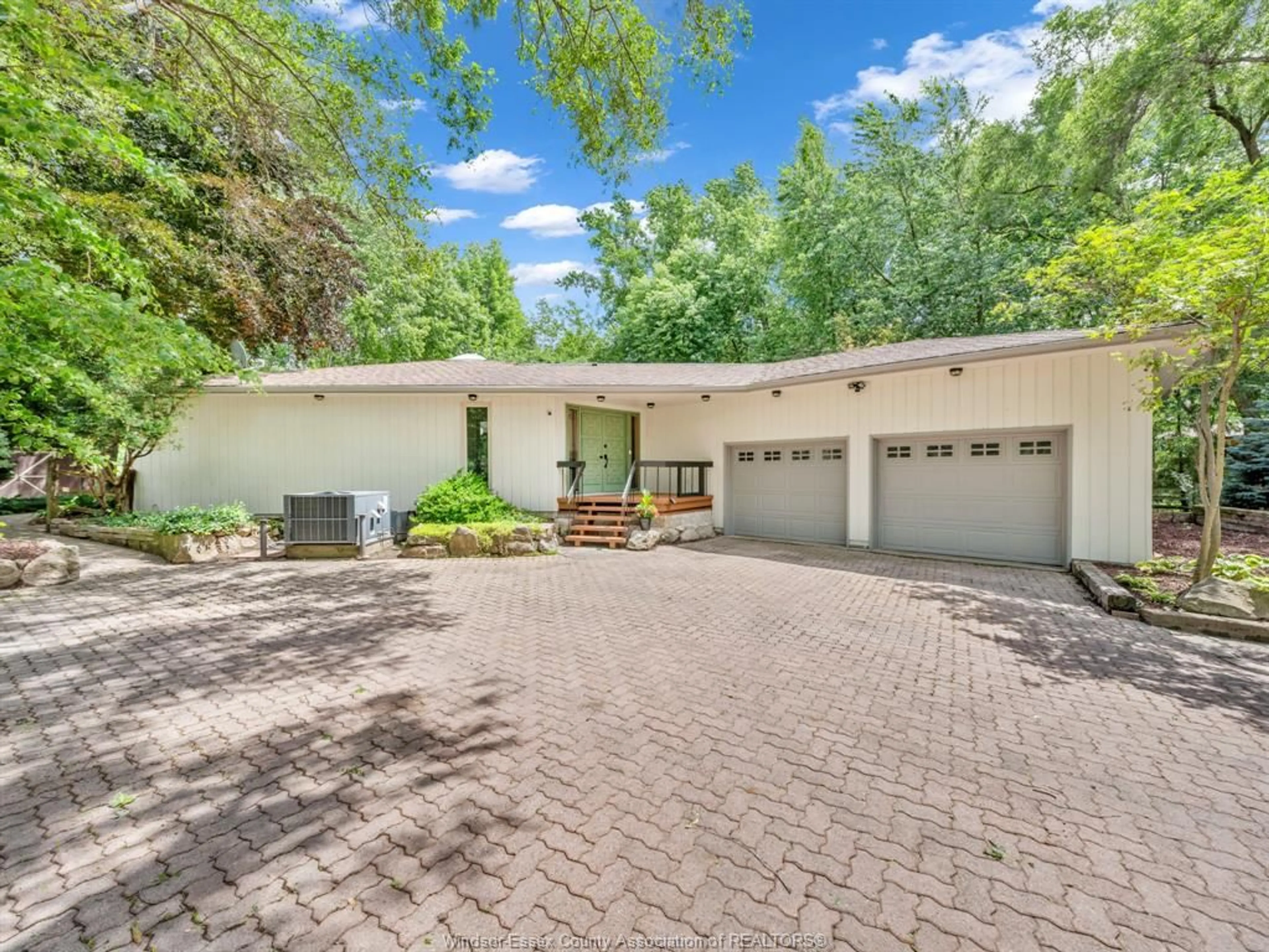 A pic from outside/outdoor area/front of a property/back of a property/a pic from drone, street for 8850 MALDEN Rd, LaSalle Ontario N9J 2V8