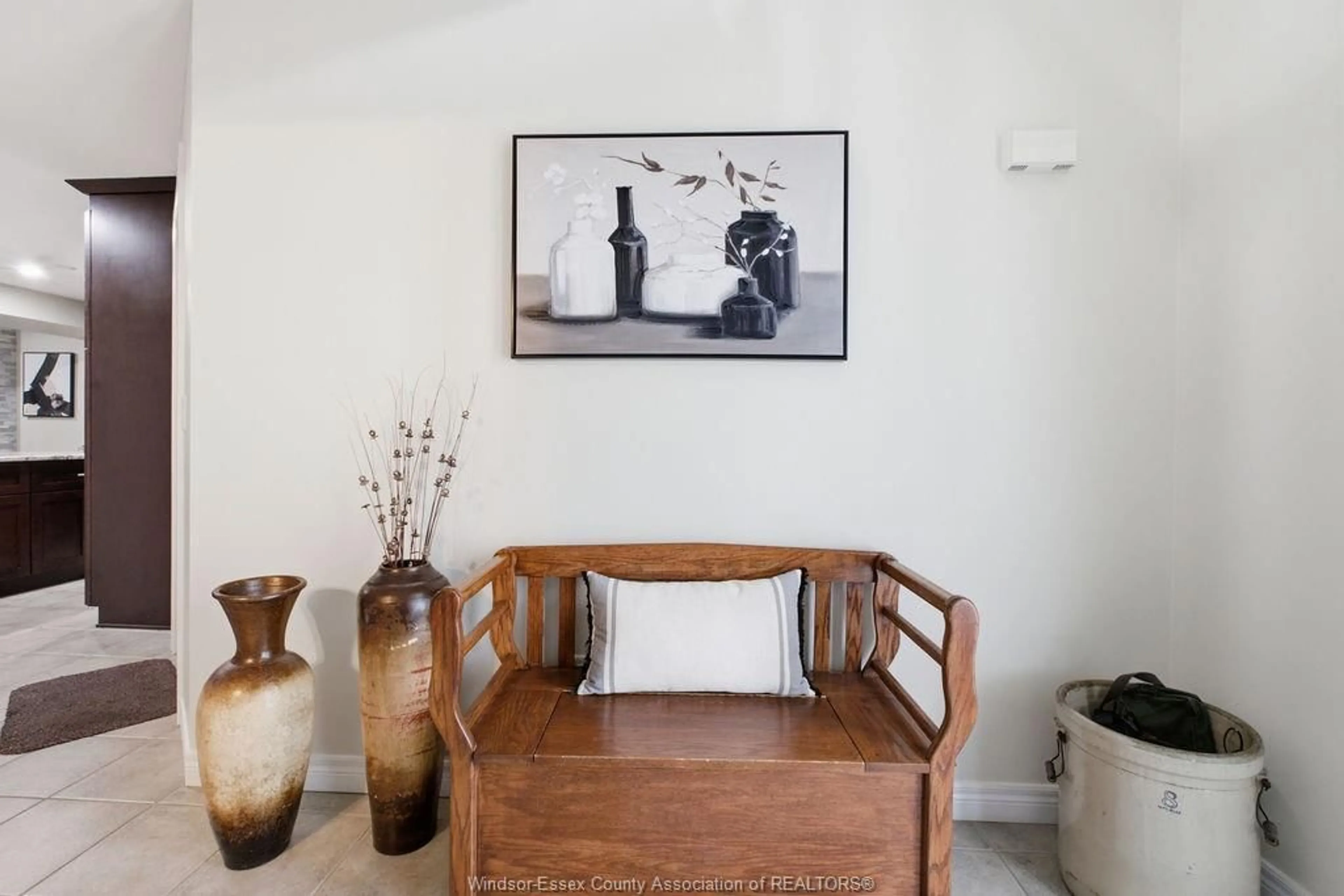 Indoor entryway for 1074 KING LOUIS St, Lakeshore Ontario N8L 0V5