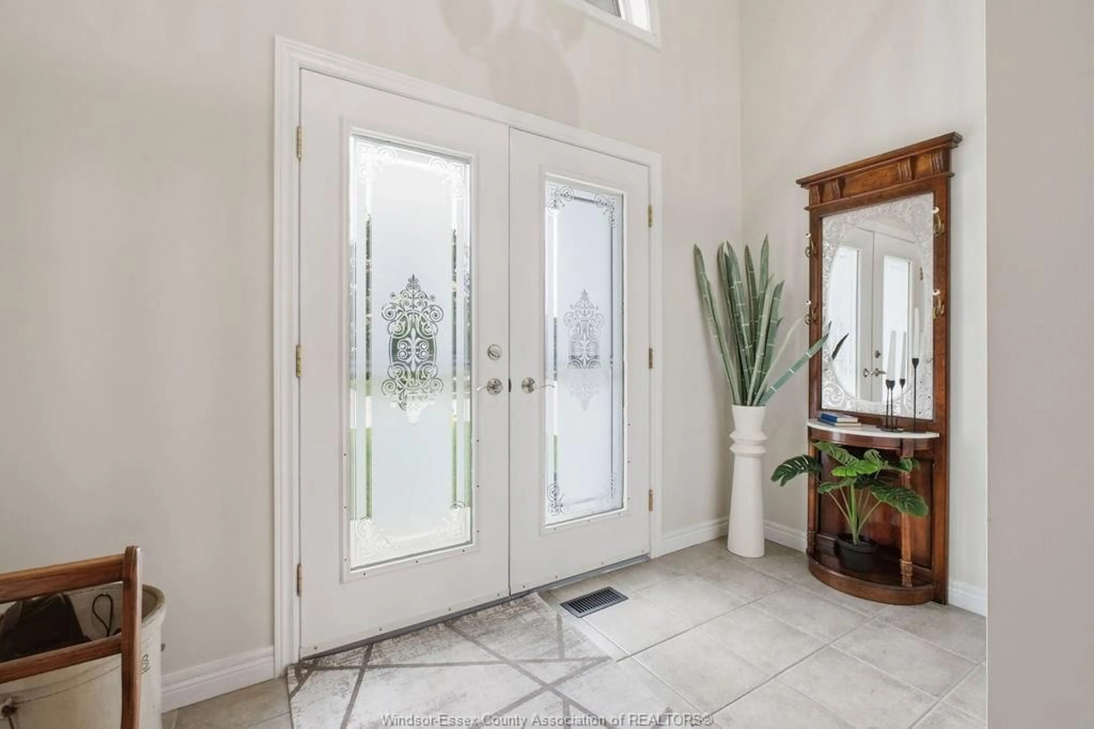 Indoor entryway for 1074 KING LOUIS St, Lakeshore Ontario N8L 0V5