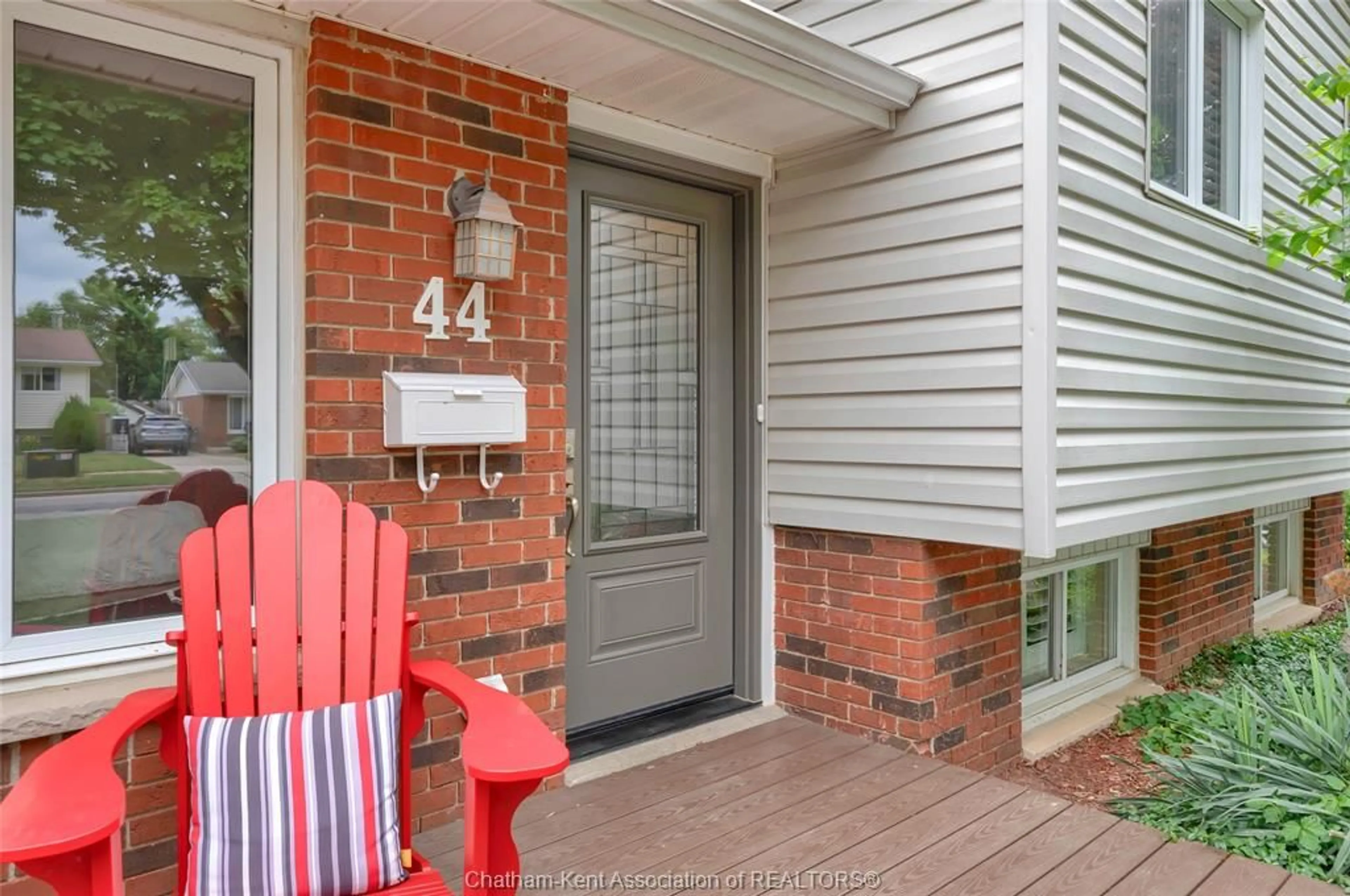Indoor entryway for 44 BALMORAL Rd, Chatham Ontario N7L 4N5