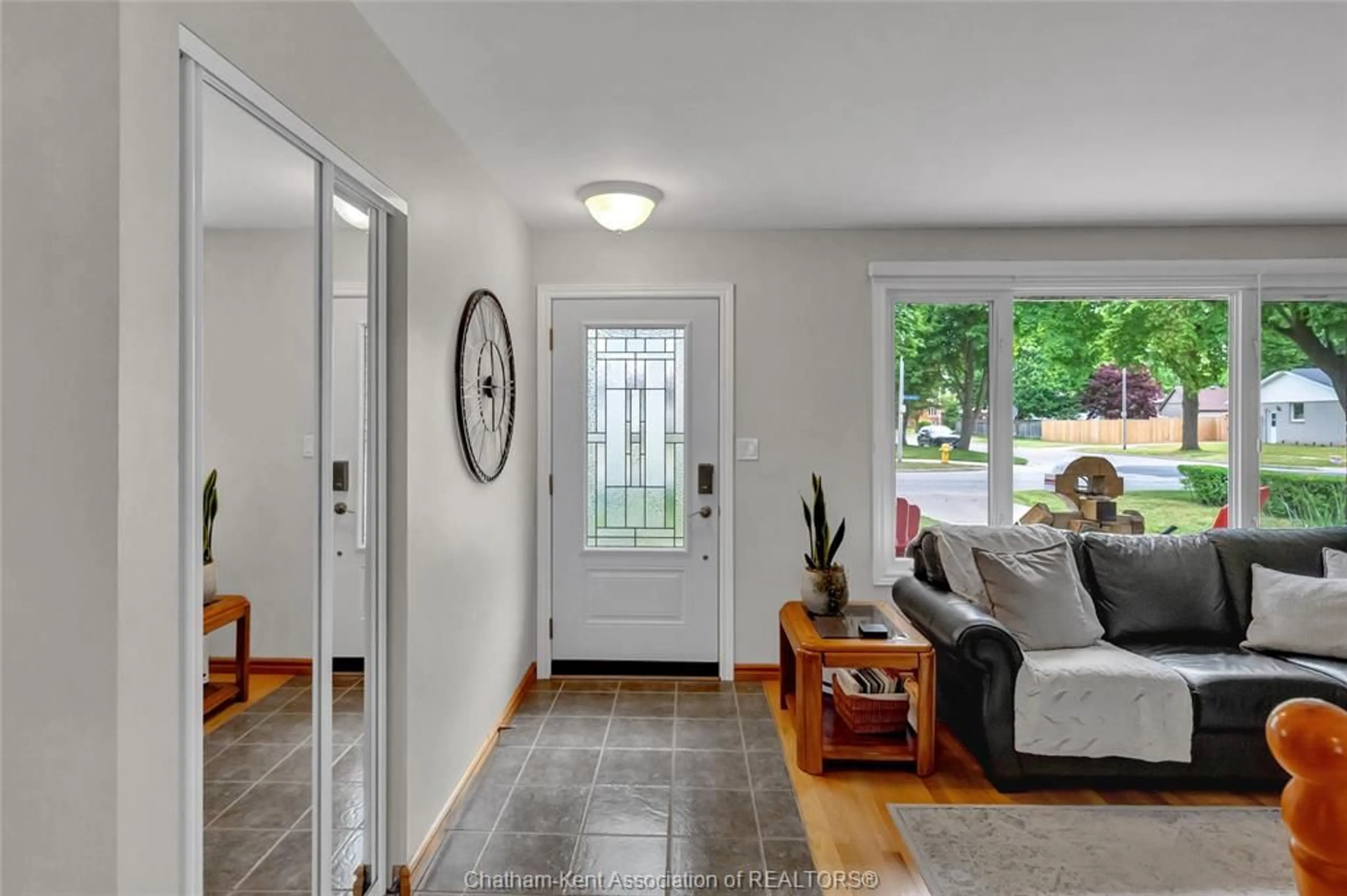 Indoor entryway for 44 BALMORAL Rd, Chatham Ontario N7L 4N5