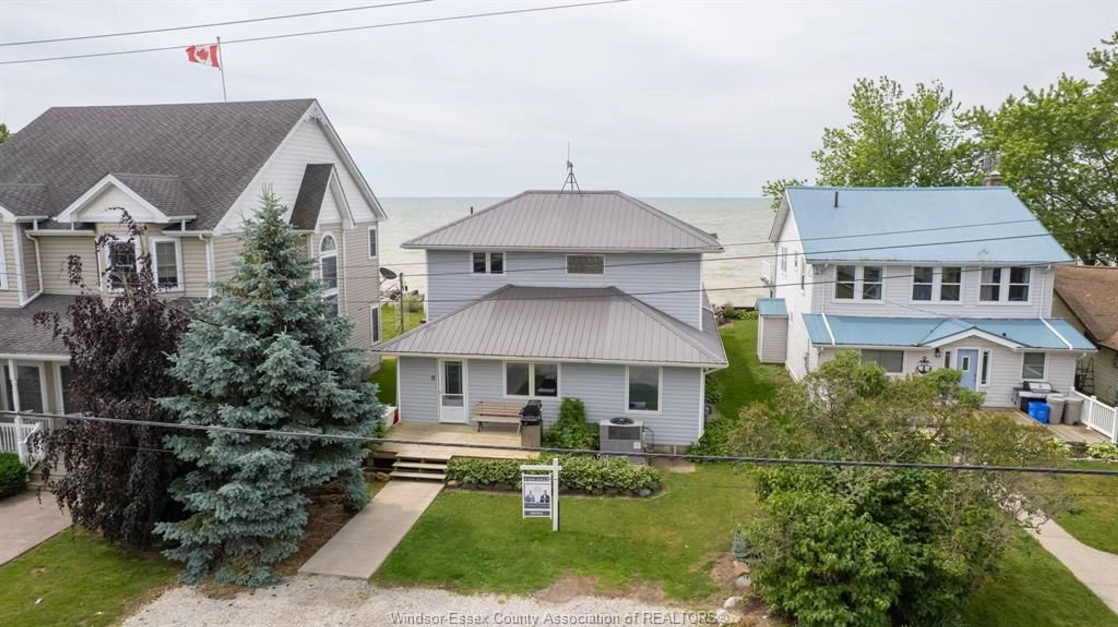 A pic from outside/outdoor area/front of a property/back of a property/a pic from drone, street for 419 LAKESIDE, Amherstburg Ontario N0R 1G0