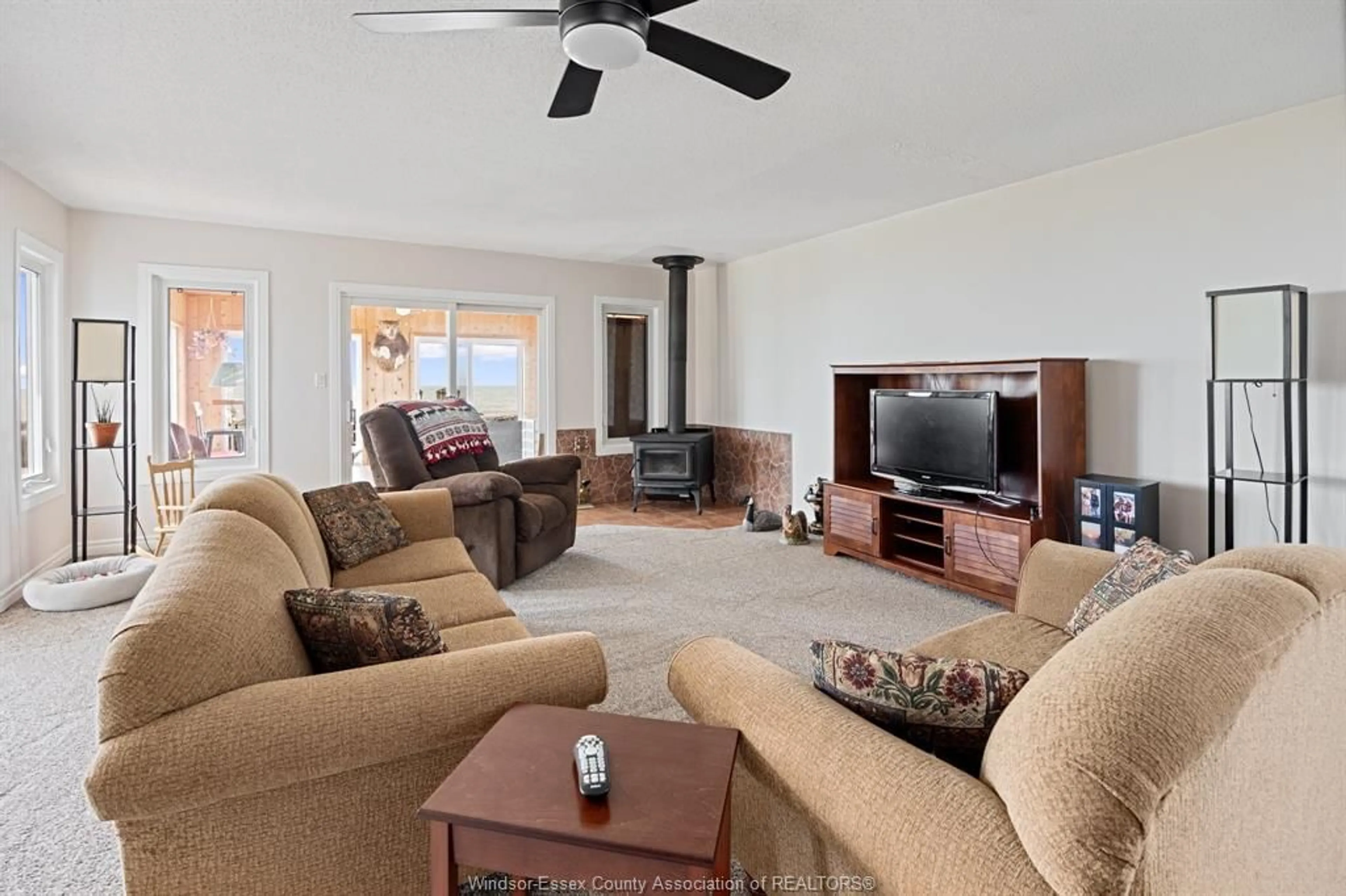 Living room with furniture, unknown for 419 LAKESIDE, Amherstburg Ontario N0R 1G0