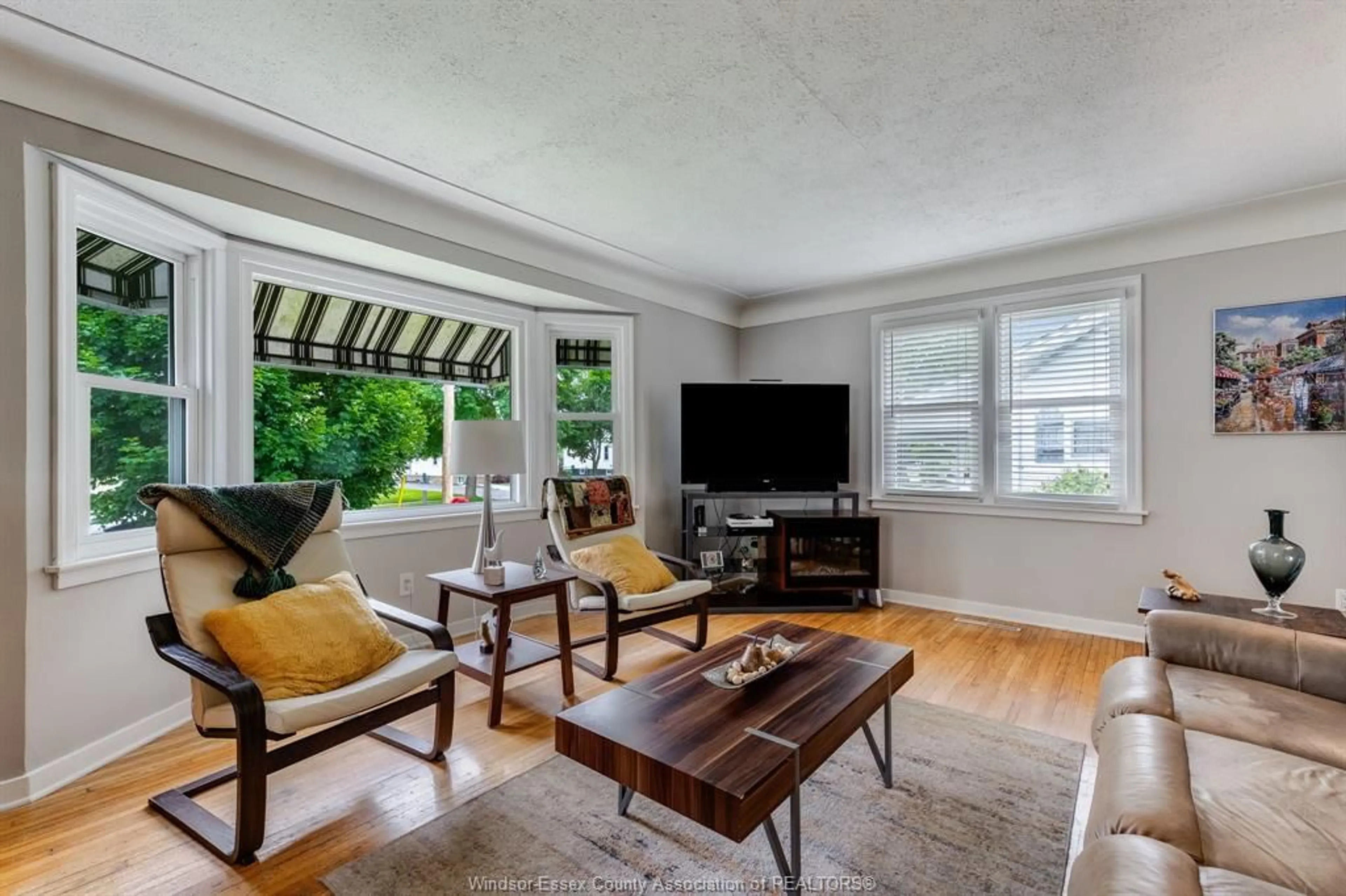 Living room with furniture, unknown for 21 Prospect St, Kingsville Ontario N9Y 1M6