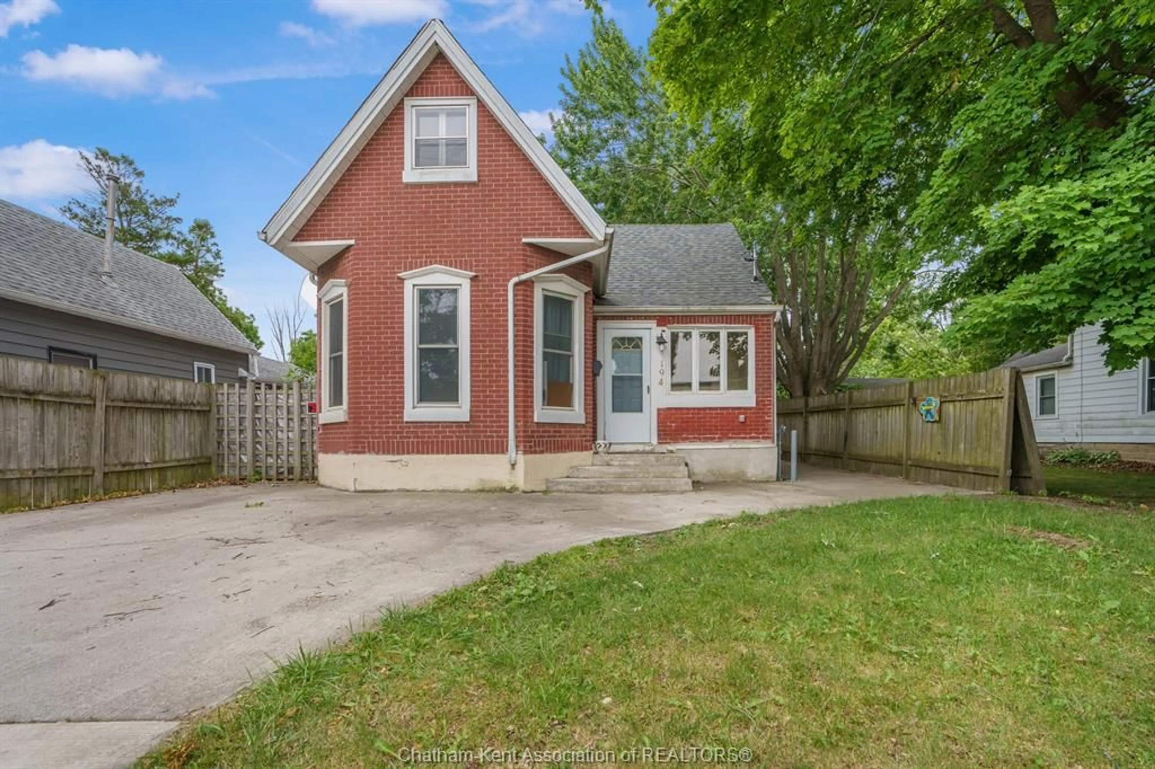 Unknown for 194 Murray St, Chatham Ontario N7M 3L3