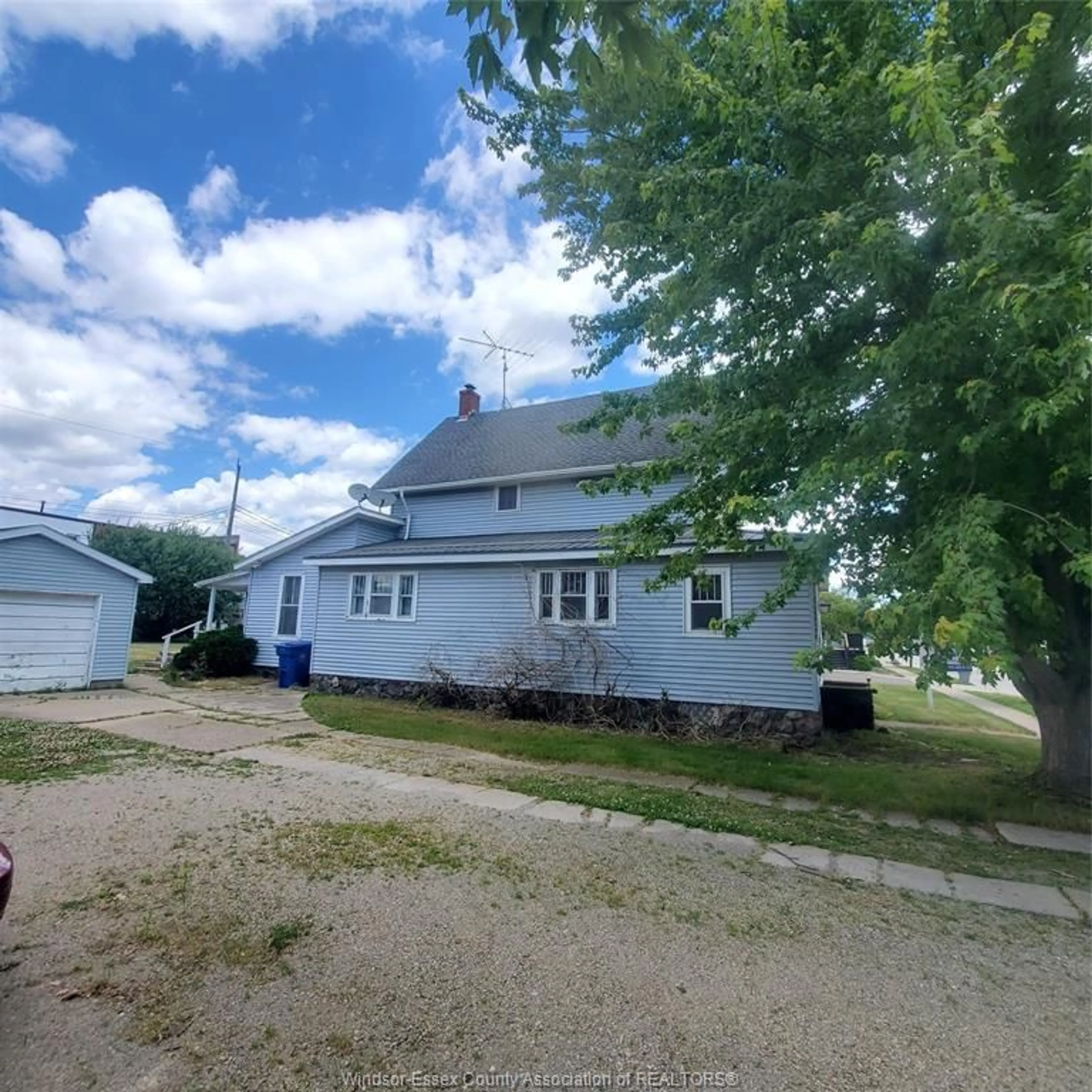 A pic from outside/outdoor area/front of a property/back of a property/a pic from drone, building for 36 Pearl St, Kingsville Ontario N9Y 1V3