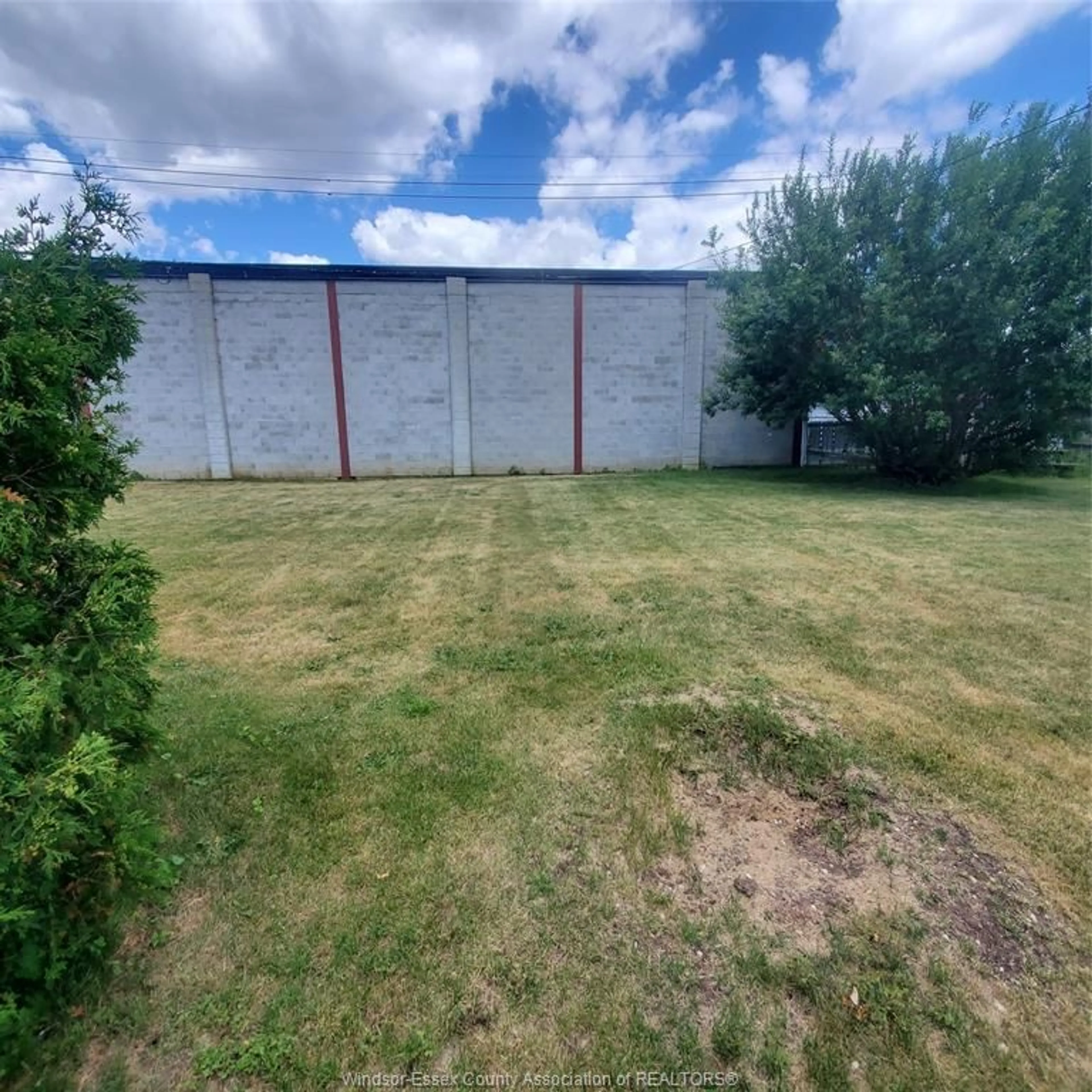 A pic from outside/outdoor area/front of a property/back of a property/a pic from drone, building for 36 Pearl St, Kingsville Ontario N9Y 1V3