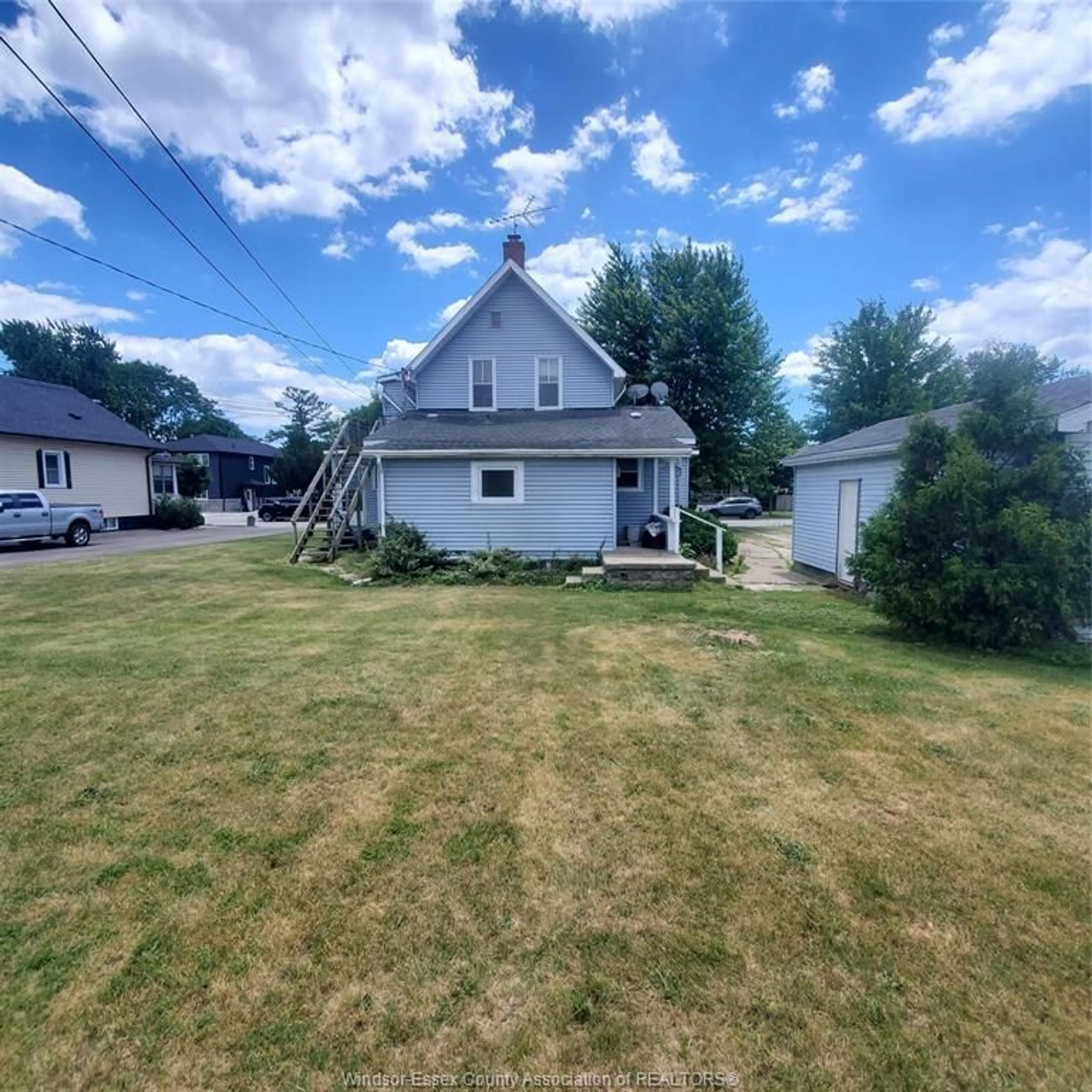 A pic from outside/outdoor area/front of a property/back of a property/a pic from drone, street for 36 Pearl St, Kingsville Ontario N9Y 1V3