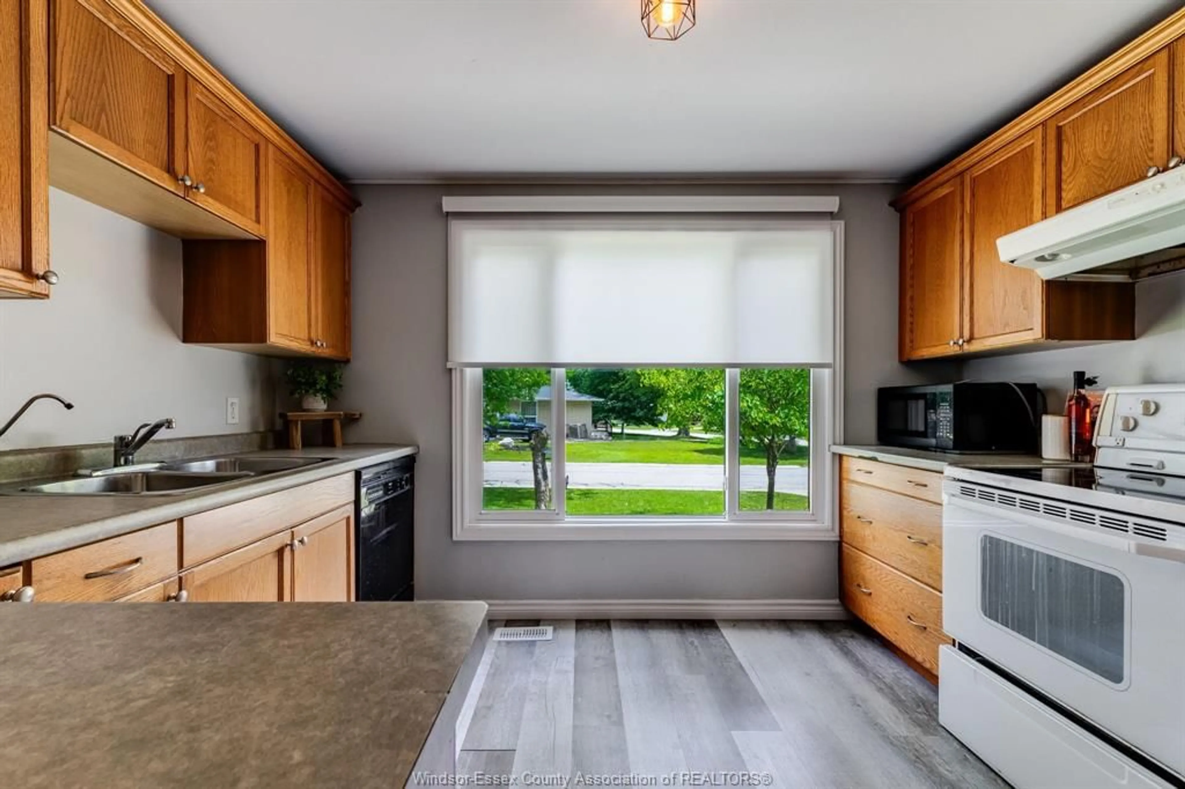 Open concept kitchen, ceramic/tile floor for 302 Summerset Ave, Kingsville Ontario N9Y 2B9