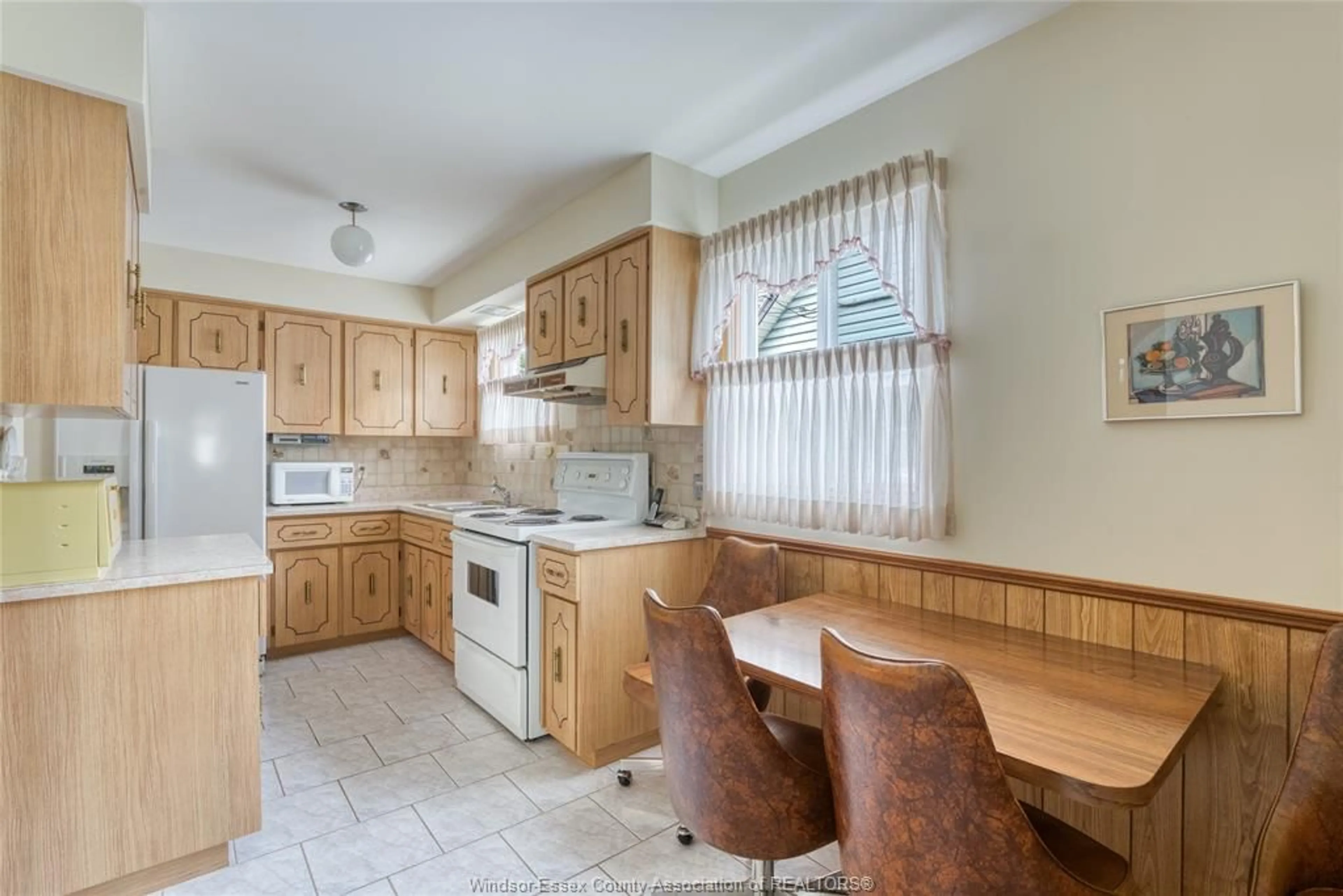 Standard kitchen, ceramic/tile floor for 1847 Albert, Windsor Ontario N8W 3X1