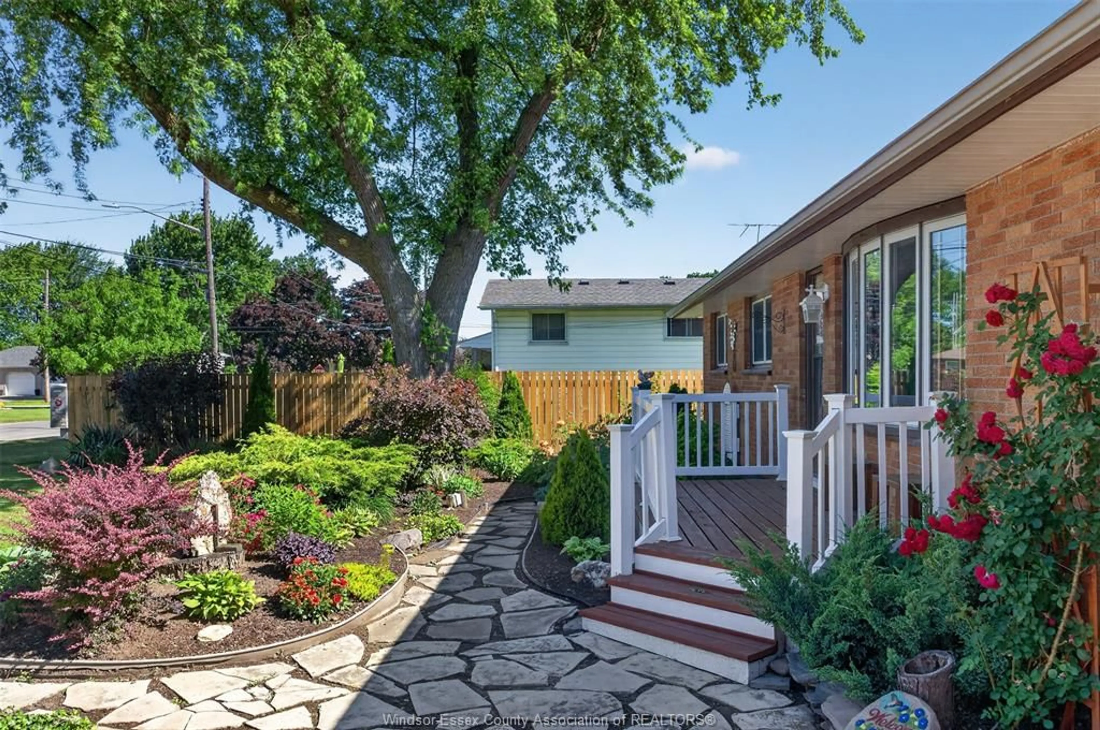 Patio, street for 1084 St. Anne St, Tecumseh Ontario N8N 1V4