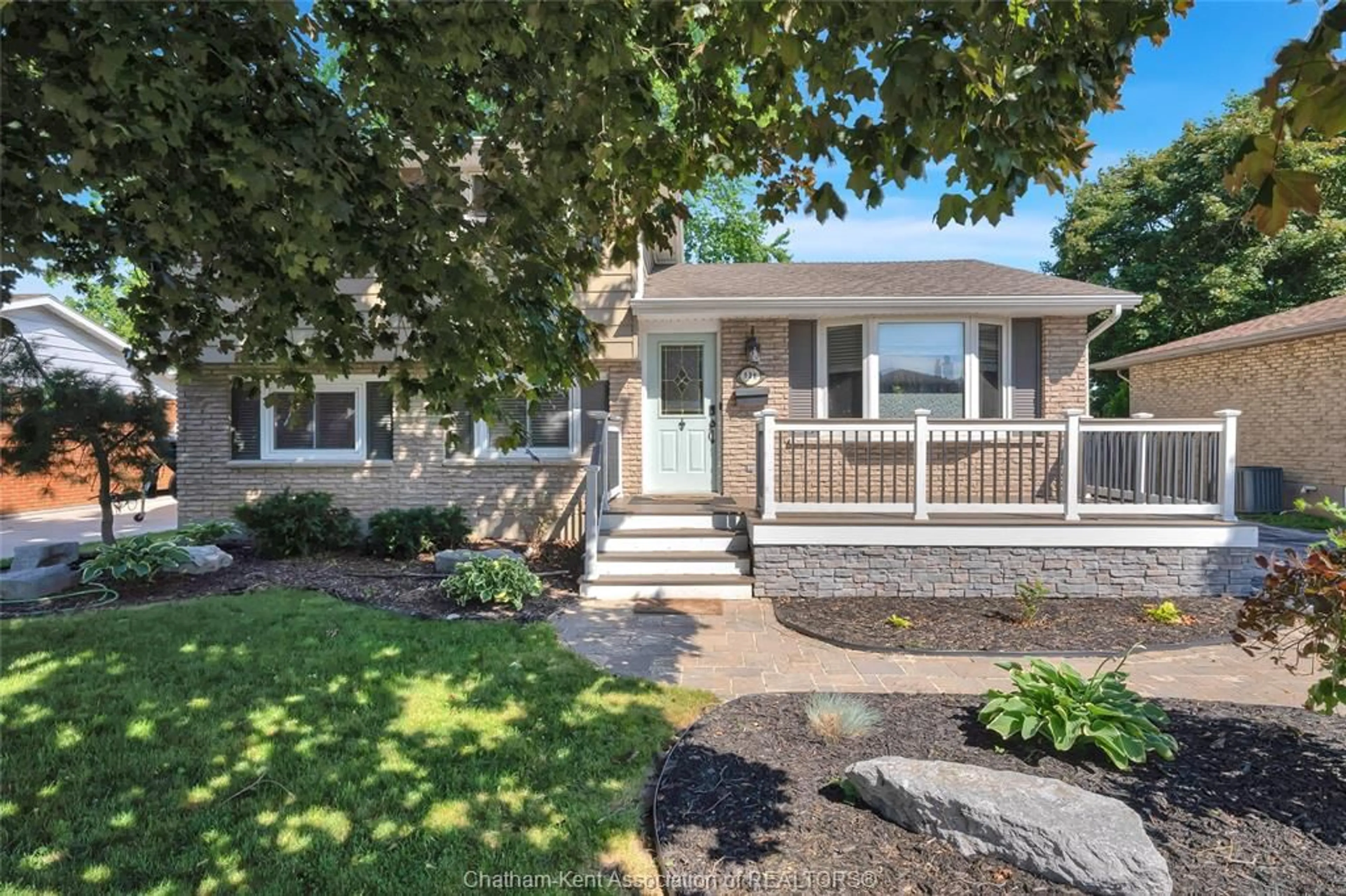 Home with vinyl exterior material, street for 138 Vanier Dr, Chatham Ontario N7L 4H1
