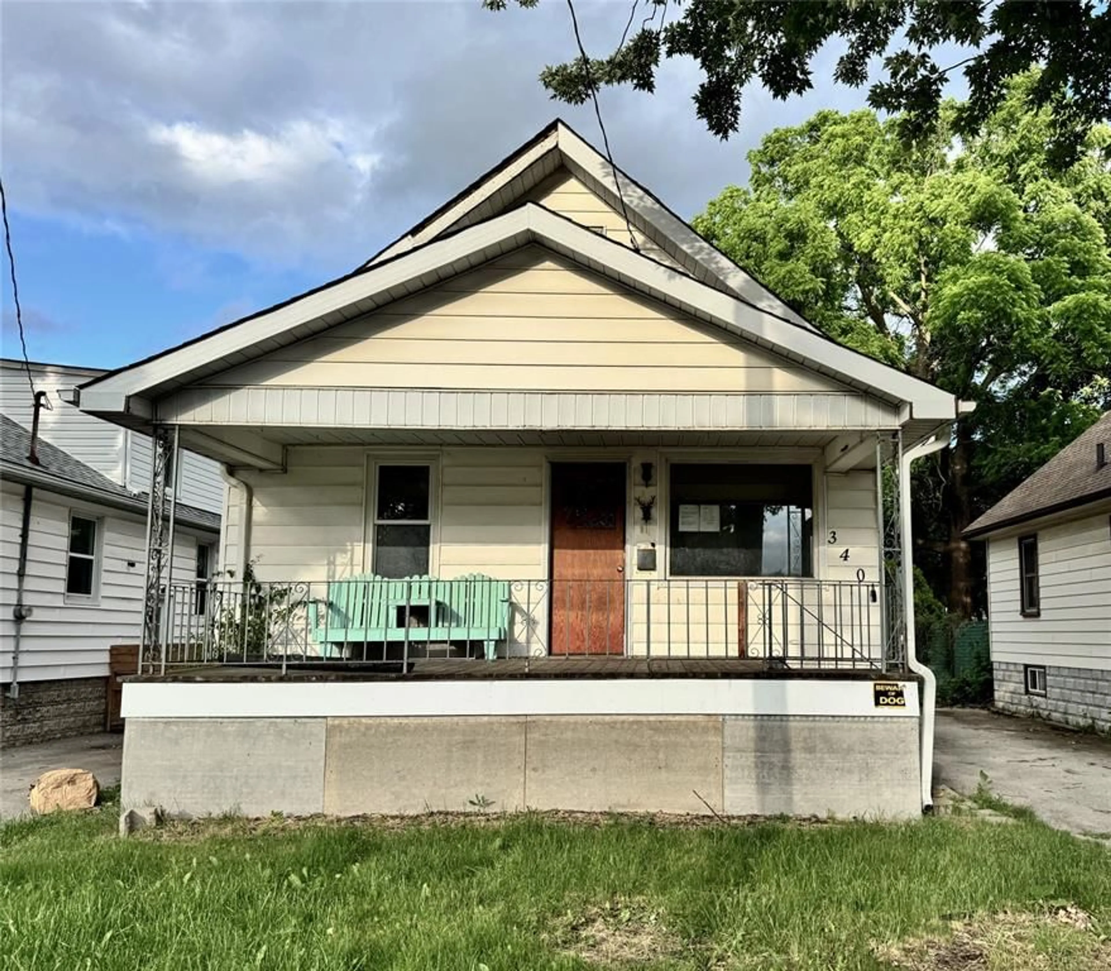 Home with vinyl exterior material, street for 340 SHEPHERD St, Sarnia Ontario N7T 3J6