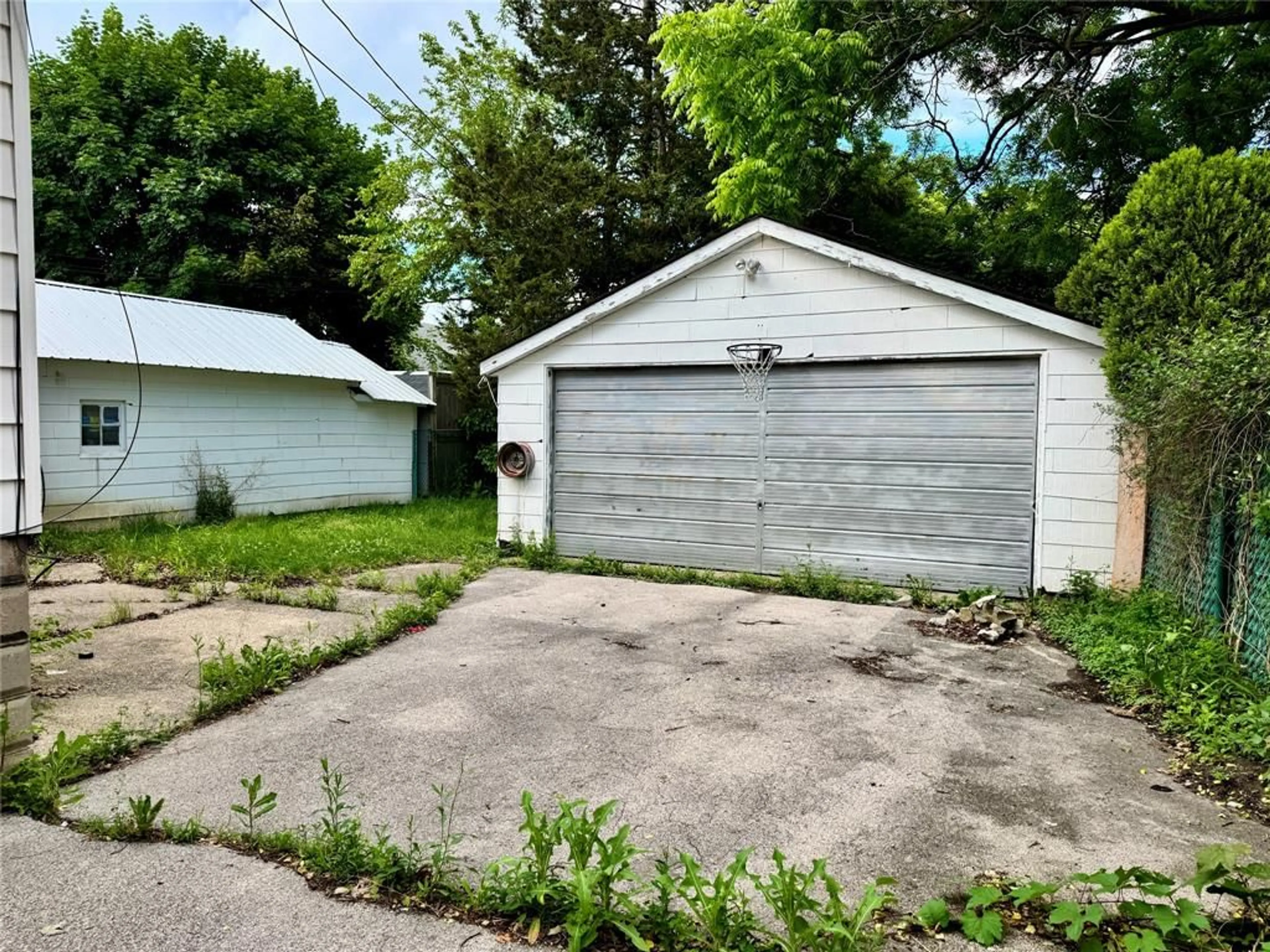 Shed for 340 SHEPHERD St, Sarnia Ontario N7T 3J6