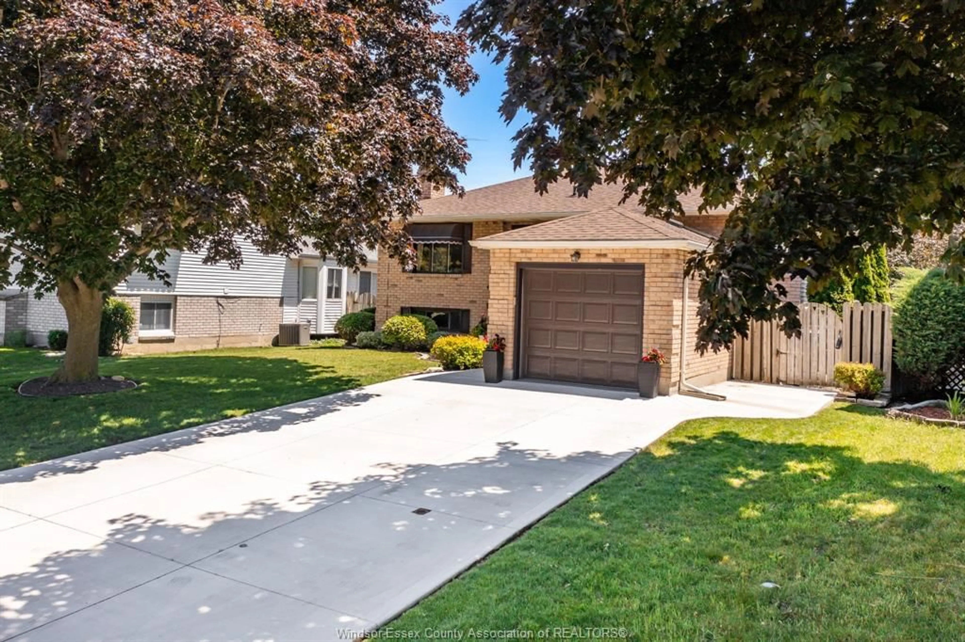 Unknown for 384 AMBERLY Cres, Tecumseh Ontario N8N 3M3