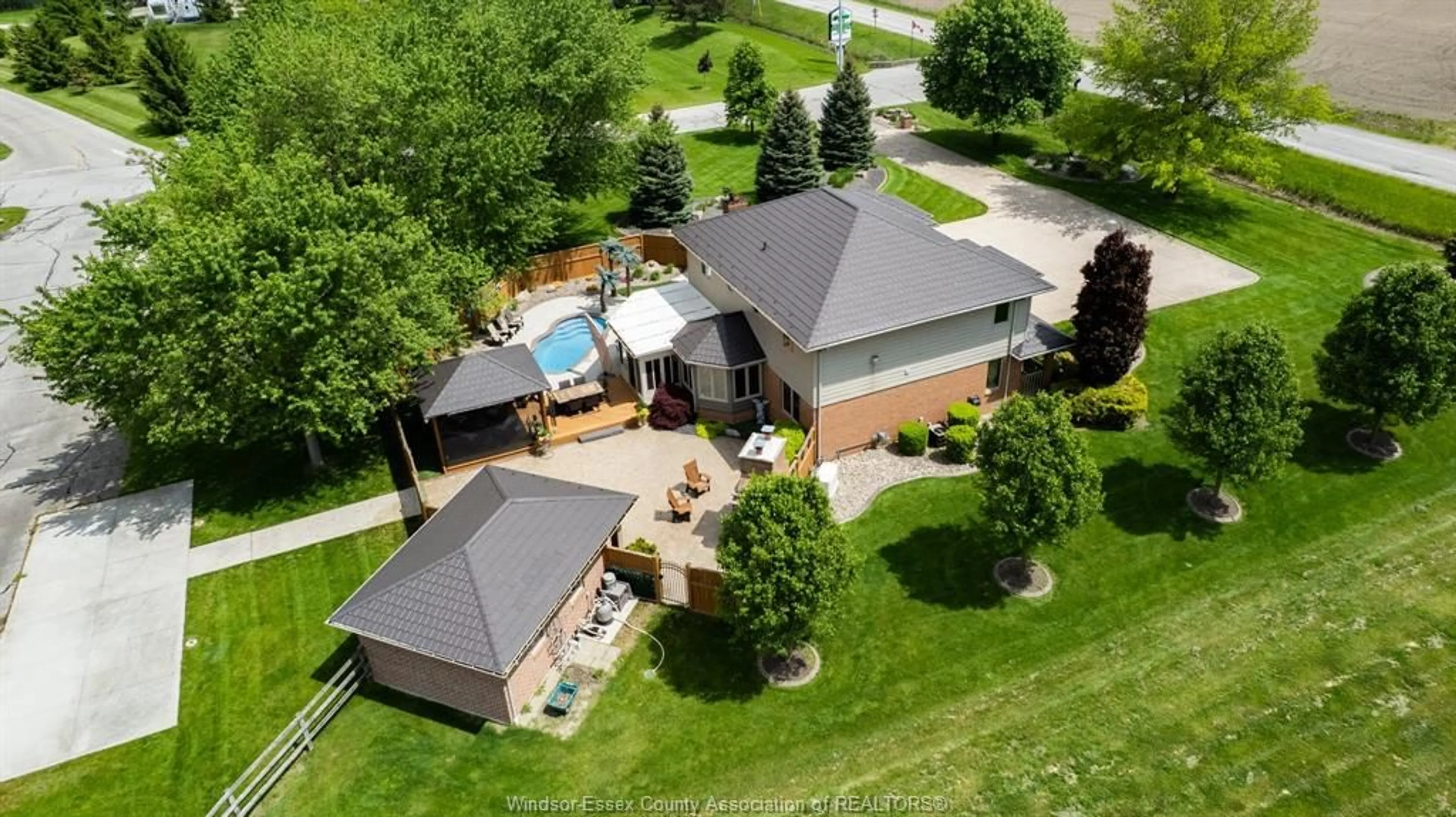 A pic from outside/outdoor area/front of a property/back of a property/a pic from drone, unknown for 11108 11TH CONCESSION Rd, Essex Ontario N0R 1J0