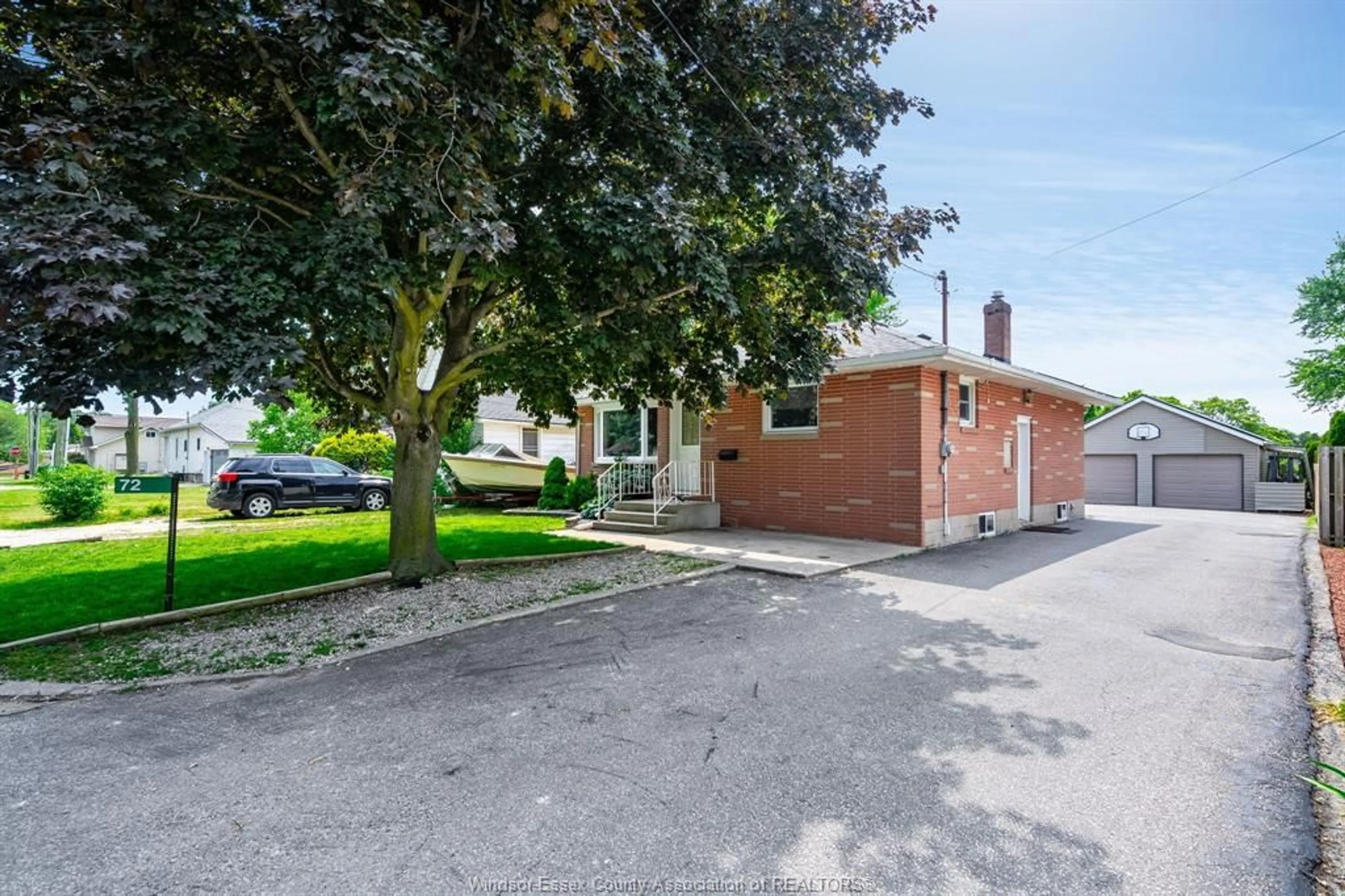 A pic from outside/outdoor area/front of a property/back of a property/a pic from drone, street for 72 Hodgins St, Leamington Ontario N8H 2N7